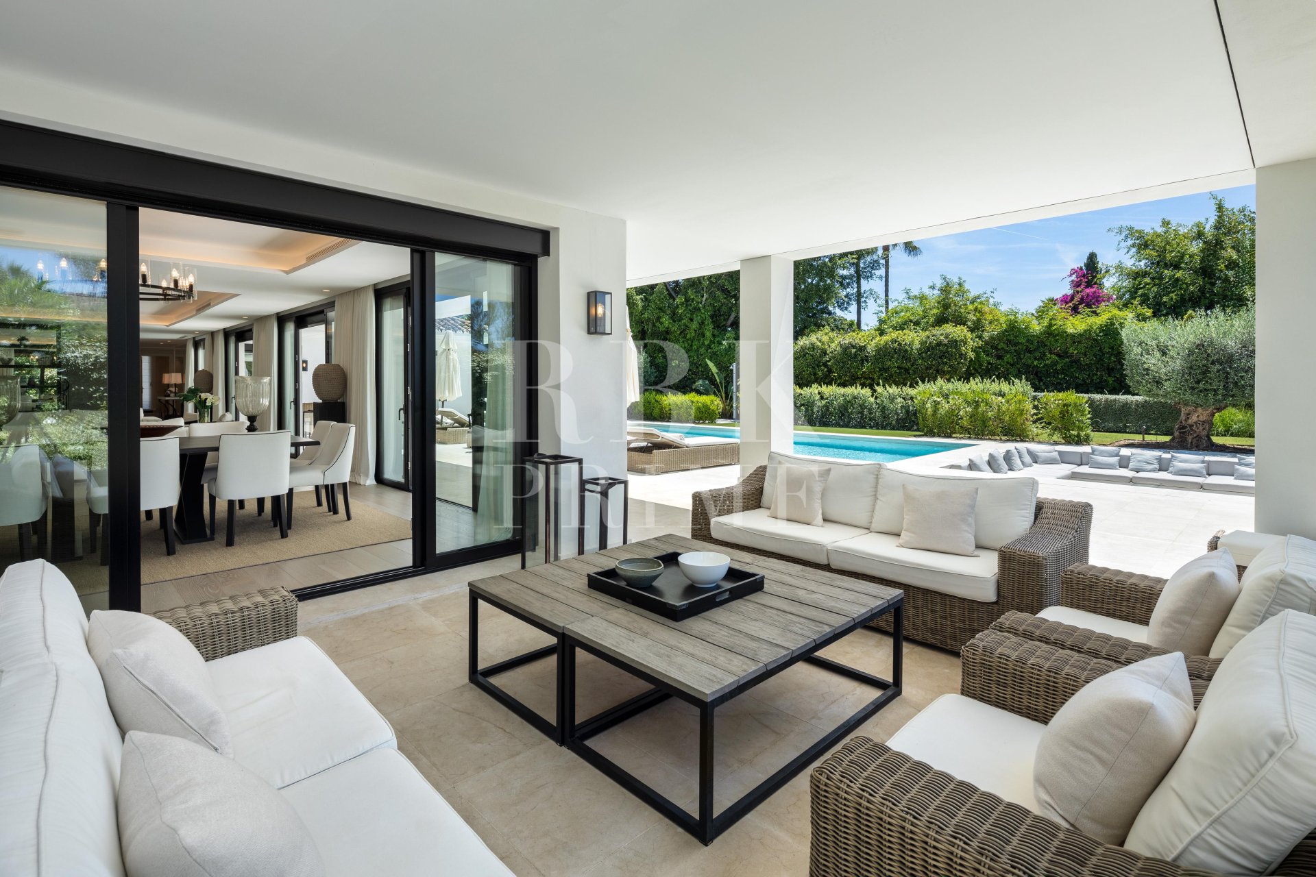 Resale - Villa -
Malaga - Nueva Andalucía