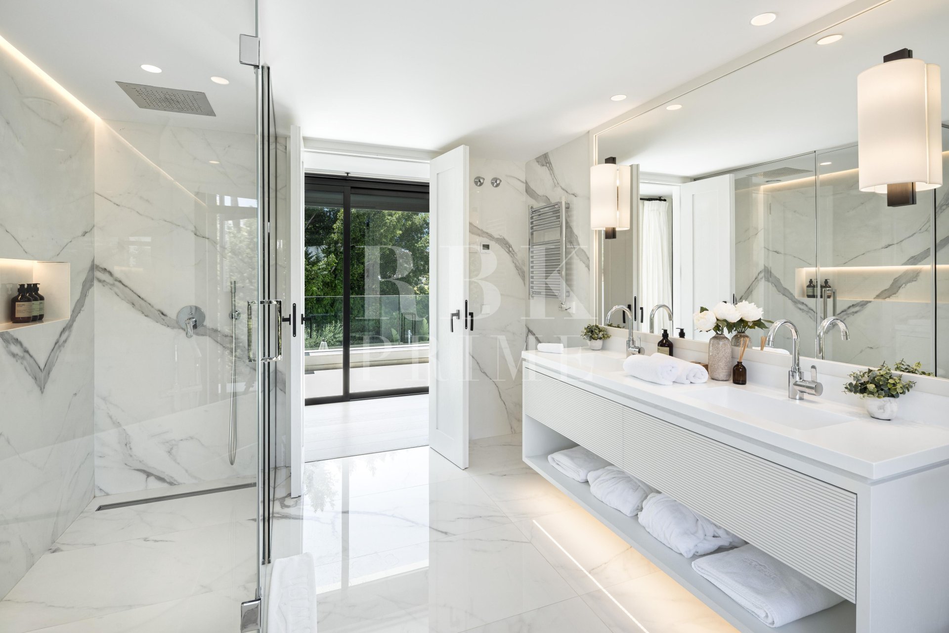 Resale - Villa -
Malaga - Nueva Andalucía