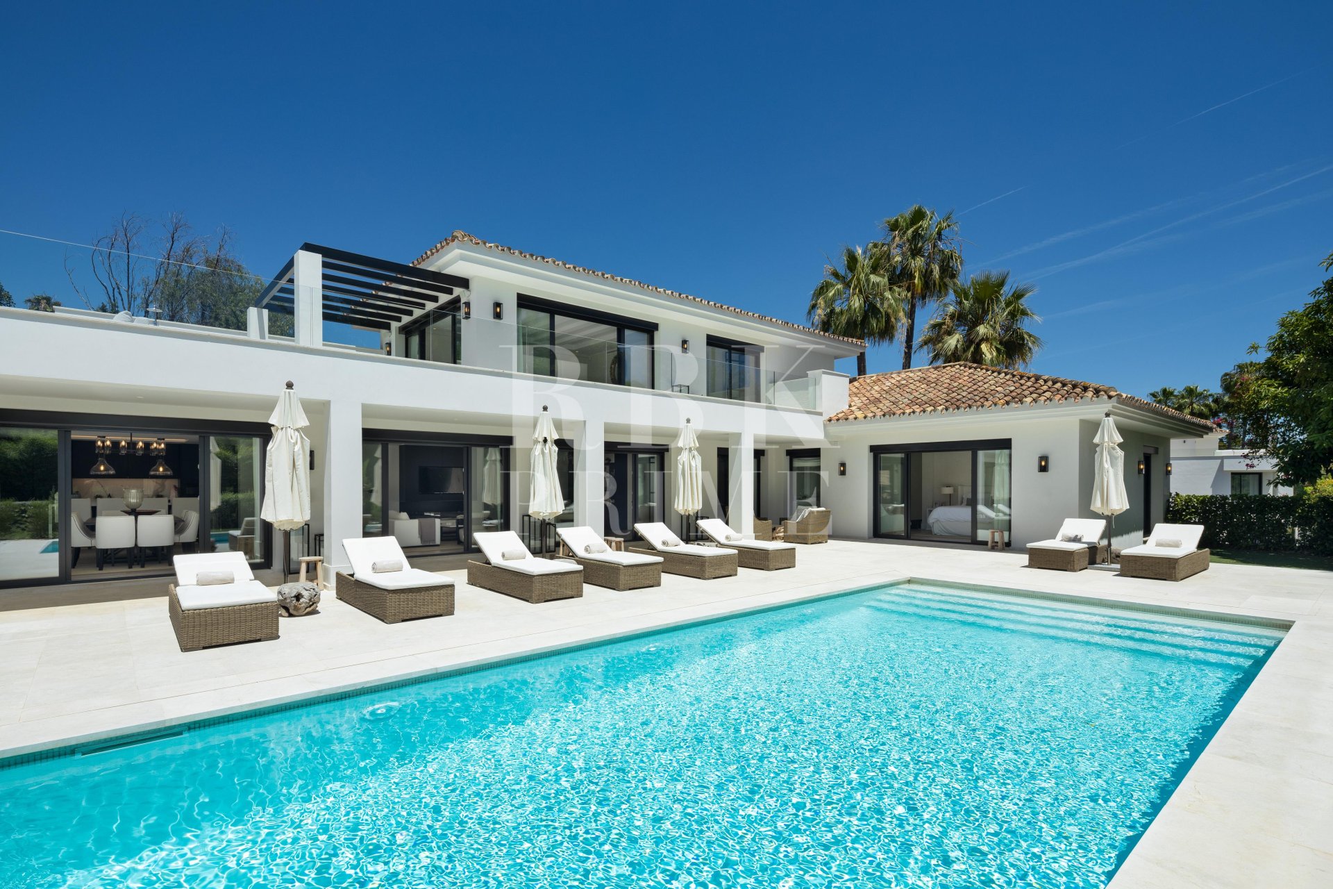 Resale - Villa -
Malaga - Nueva Andalucía