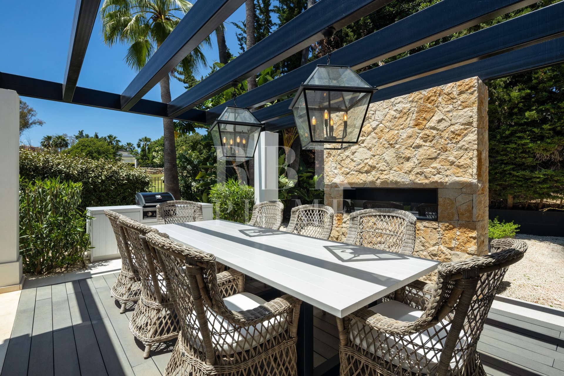 Resale - Villa -
Malaga - Nueva Andalucía