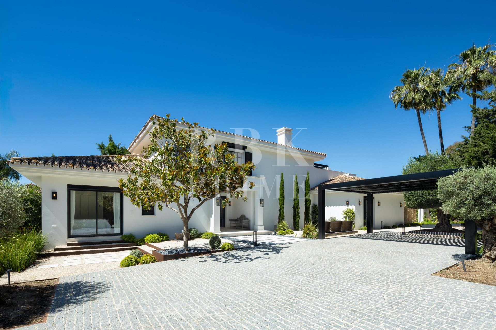 Resale - Villa -
Malaga - Nueva Andalucía
