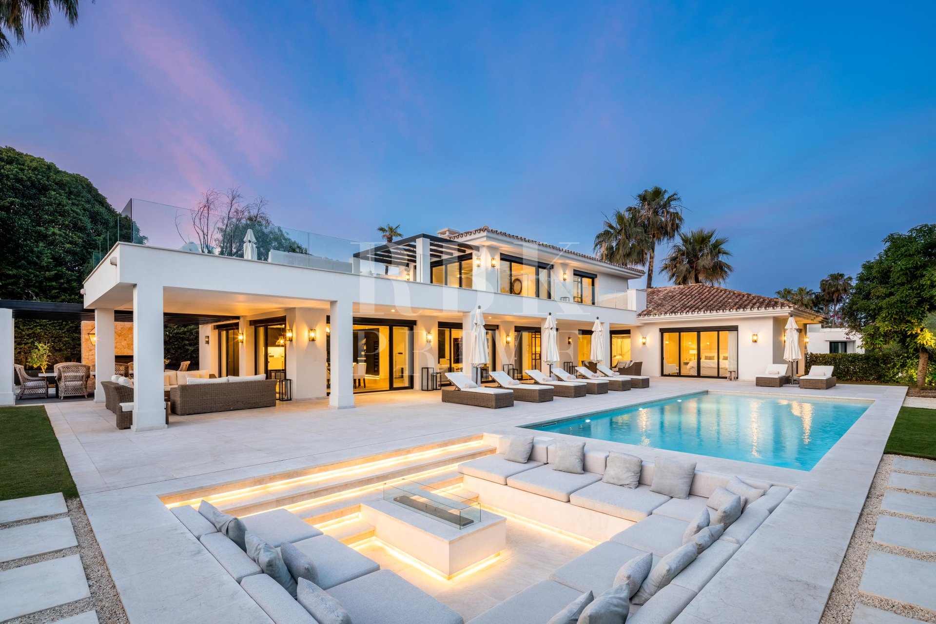 Resale - Villa -
Malaga - Nueva Andalucía