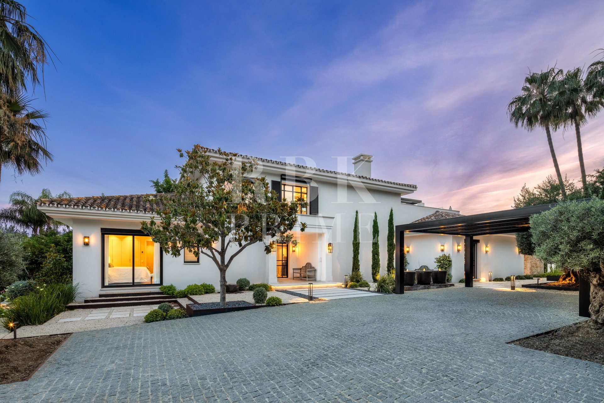 Resale - Villa -
Malaga - Nueva Andalucía