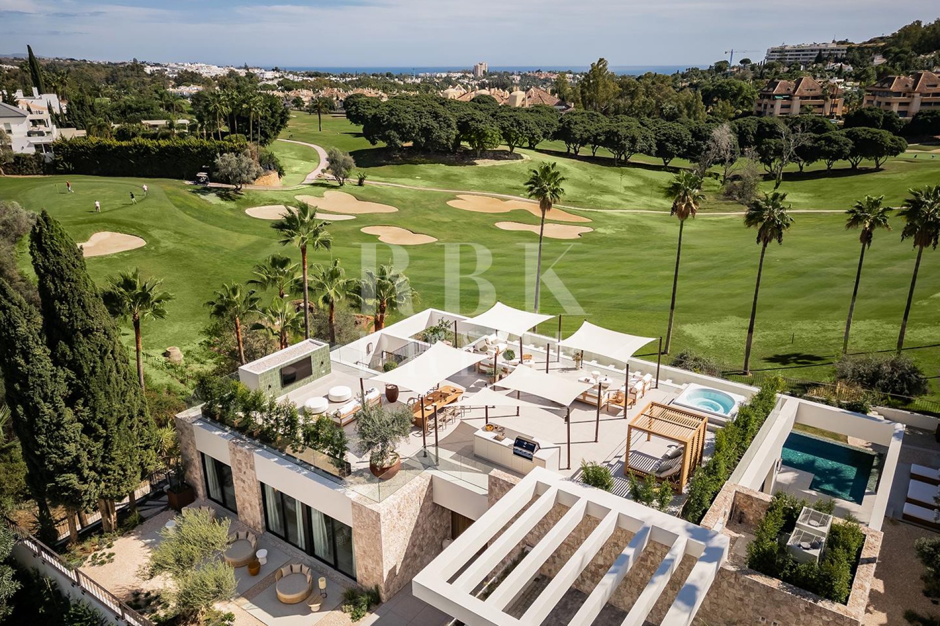 Resale - Villa -
Malaga - Nueva Andalucía