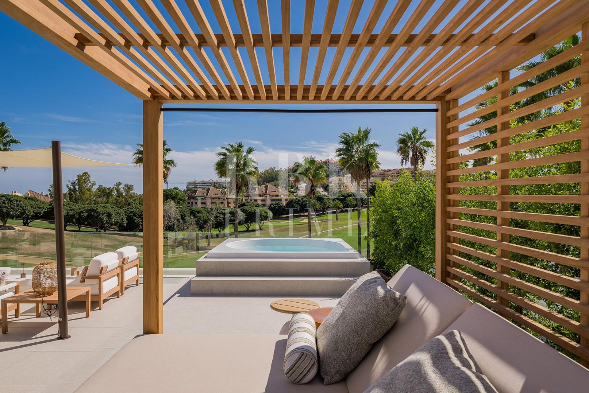 Resale - Villa -
Malaga - Nueva Andalucía
