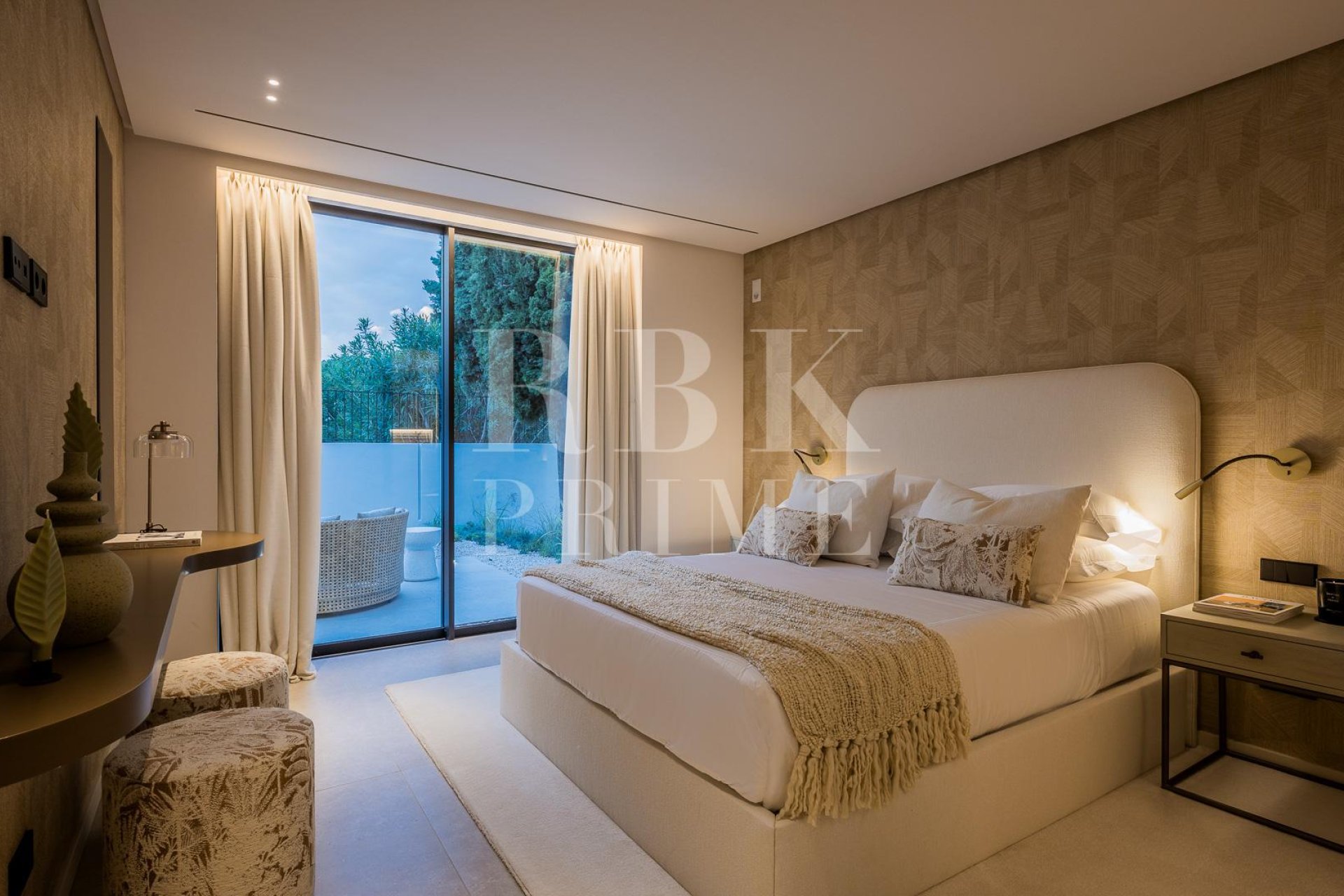 Resale - Villa -
Malaga - Nueva Andalucía