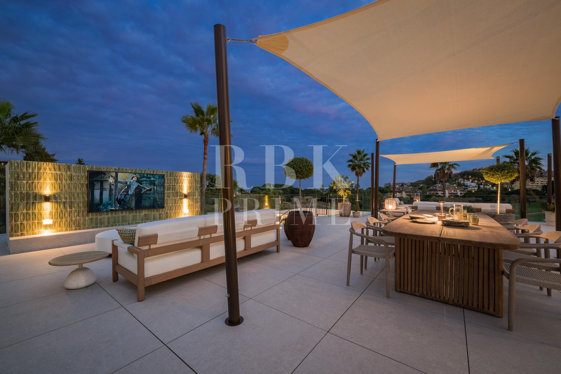 Resale - Villa -
Malaga - Nueva Andalucía