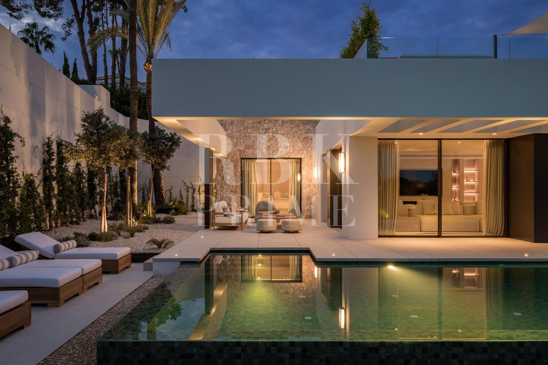 Resale - Villa -
Malaga - Nueva Andalucía