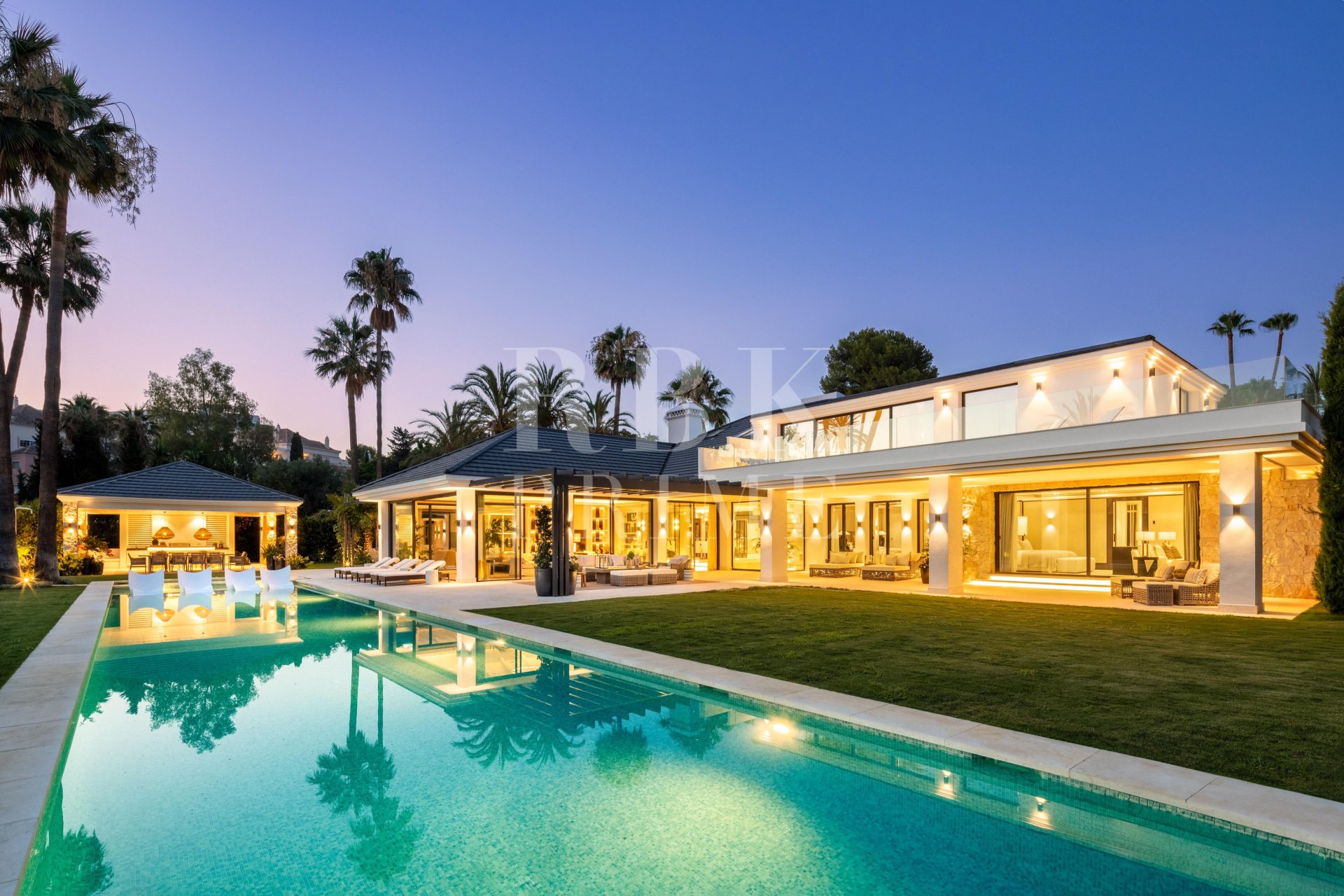 Resale - Villa -
Malaga - Nueva Andalucía