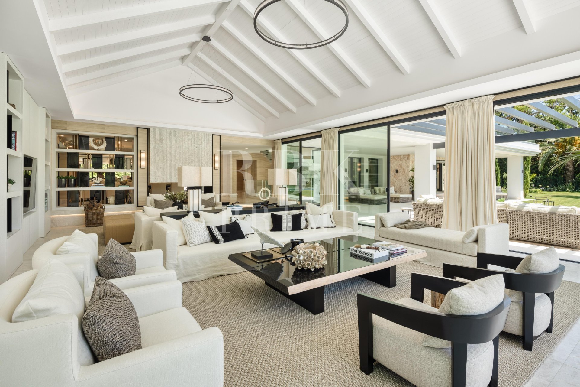 Resale - Villa -
Malaga - Nueva Andalucía