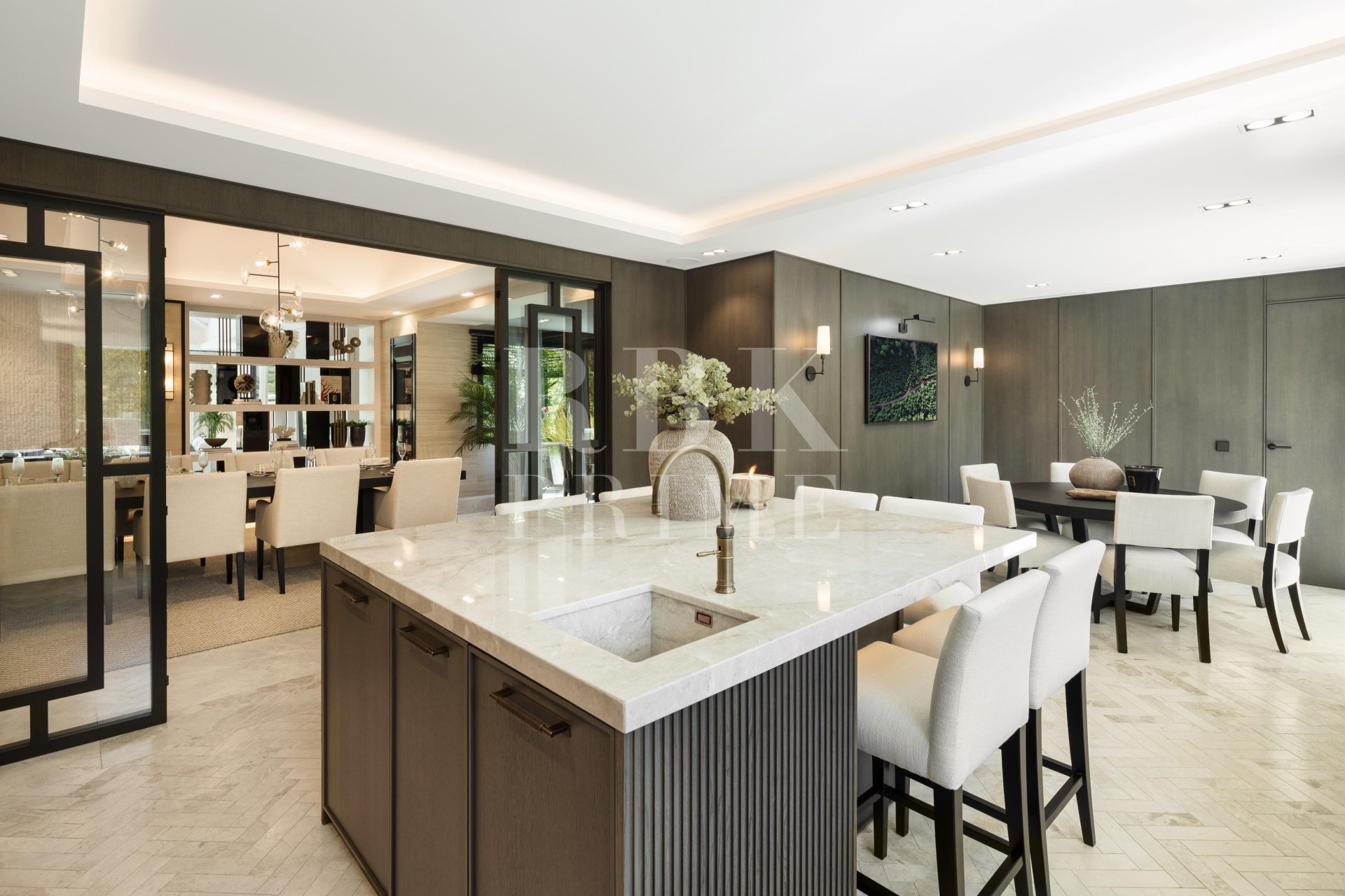 Resale - Villa -
Malaga - Nueva Andalucía