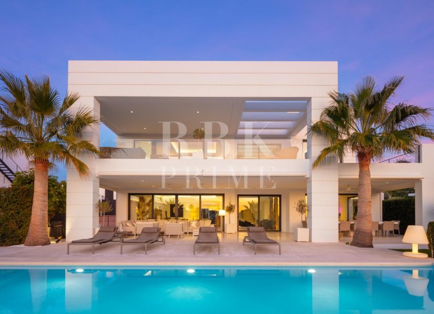 Resale - Villa -
Malaga - Nueva Andalucía