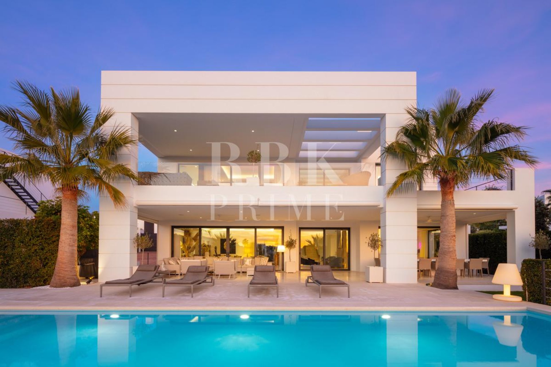 Resale - Villa -
Malaga - Nueva Andalucía