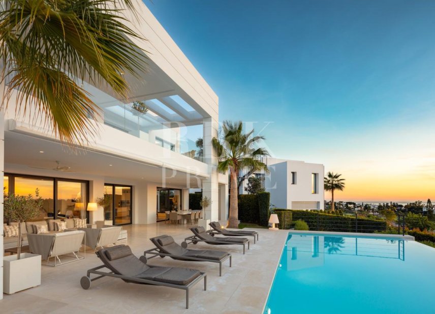 Resale - Villa -
Malaga - Nueva Andalucía