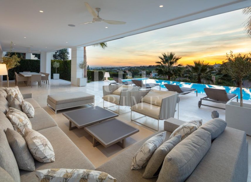 Resale - Villa -
Malaga - Nueva Andalucía