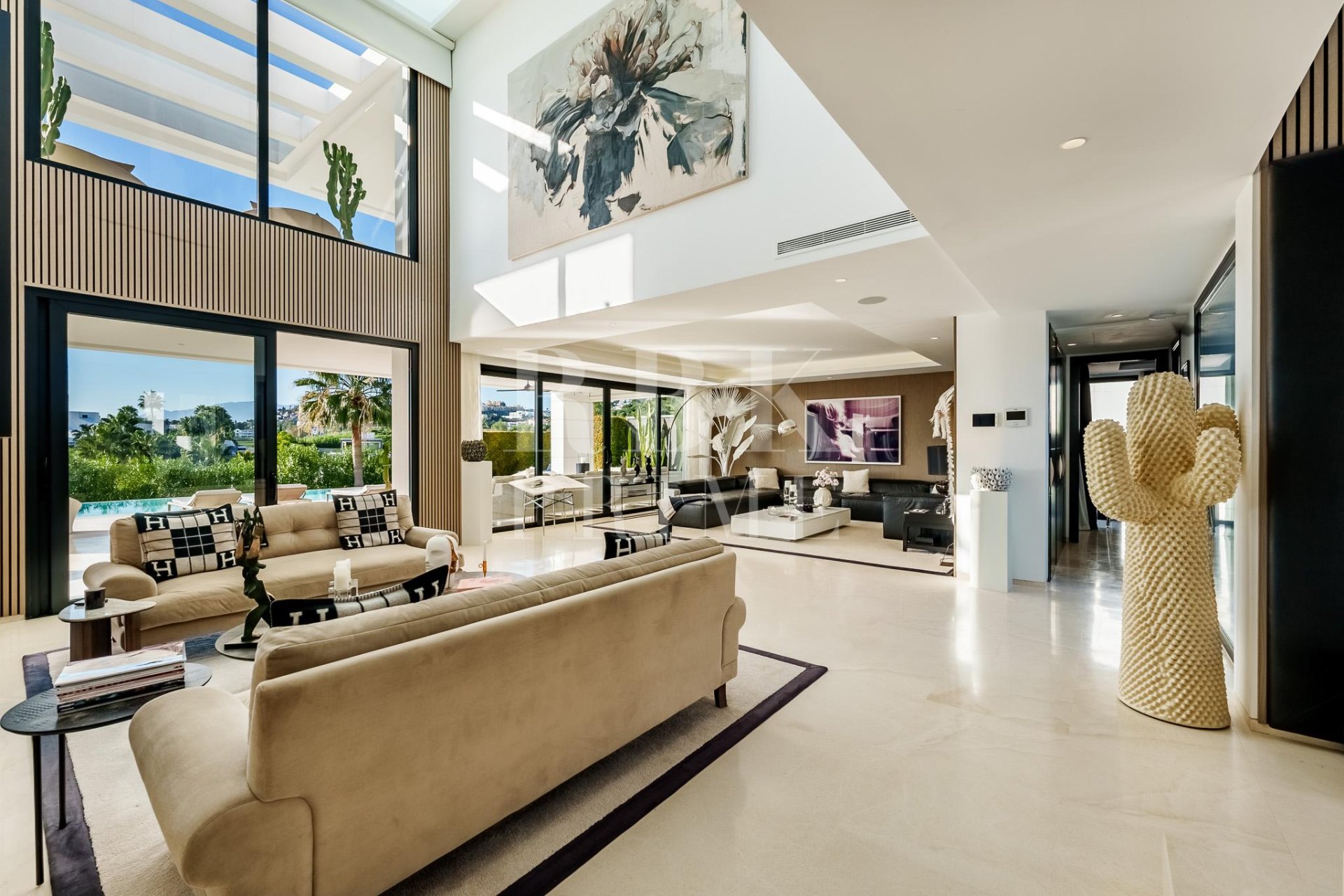 Resale - Villa -
Malaga - Nueva Andalucía