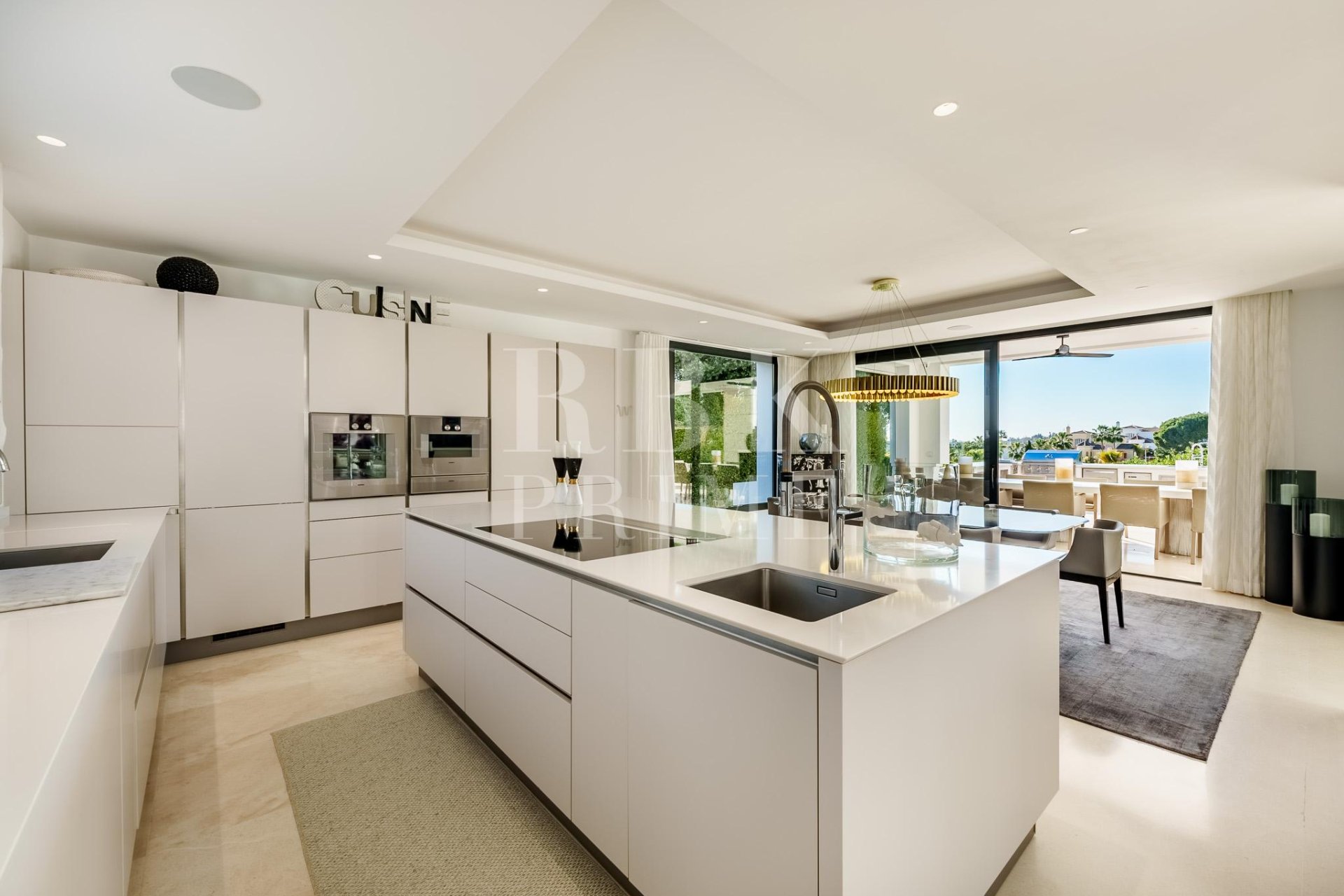 Resale - Villa -
Malaga - Nueva Andalucía