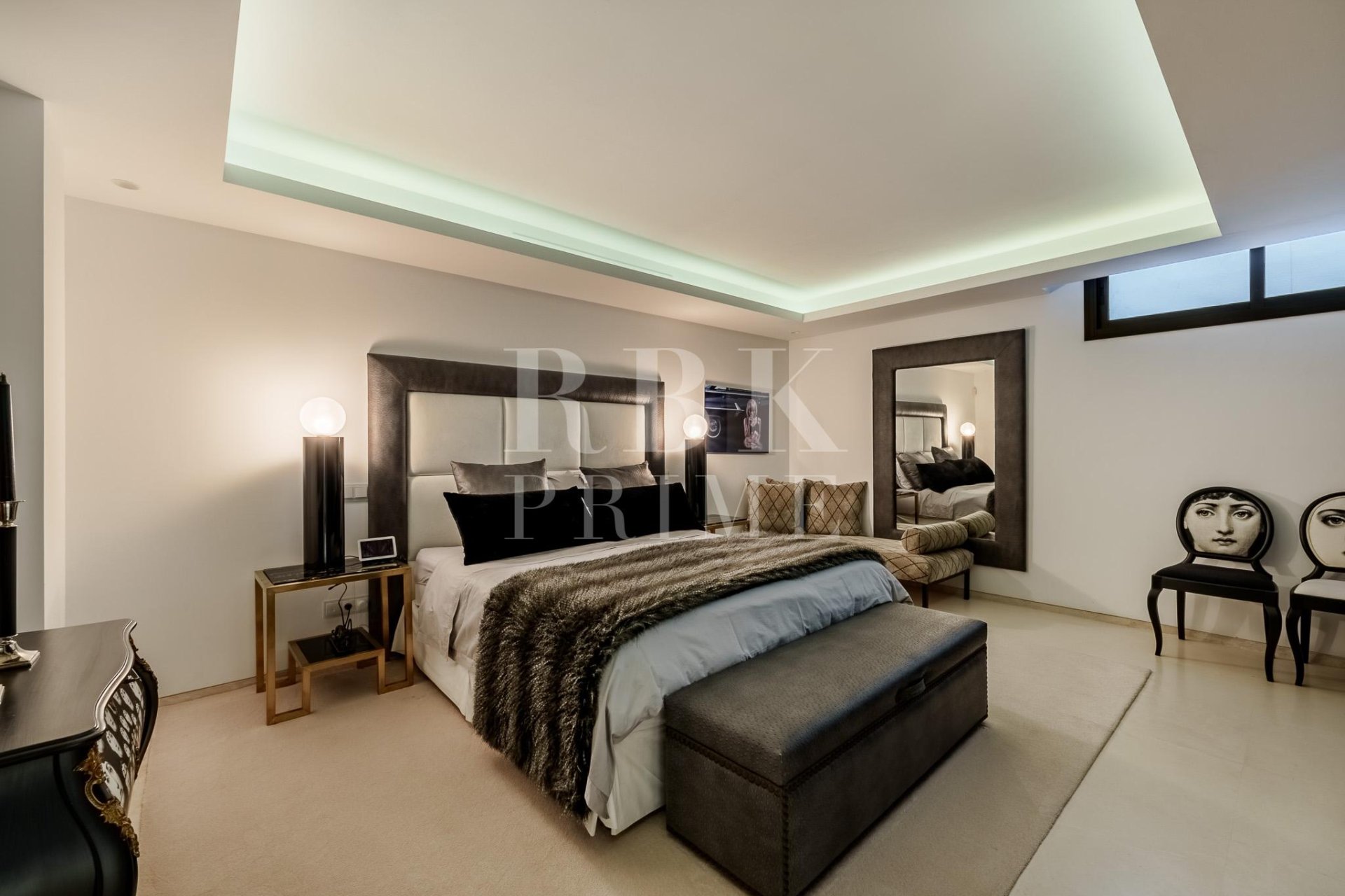 Resale - Villa -
Malaga - Nueva Andalucía