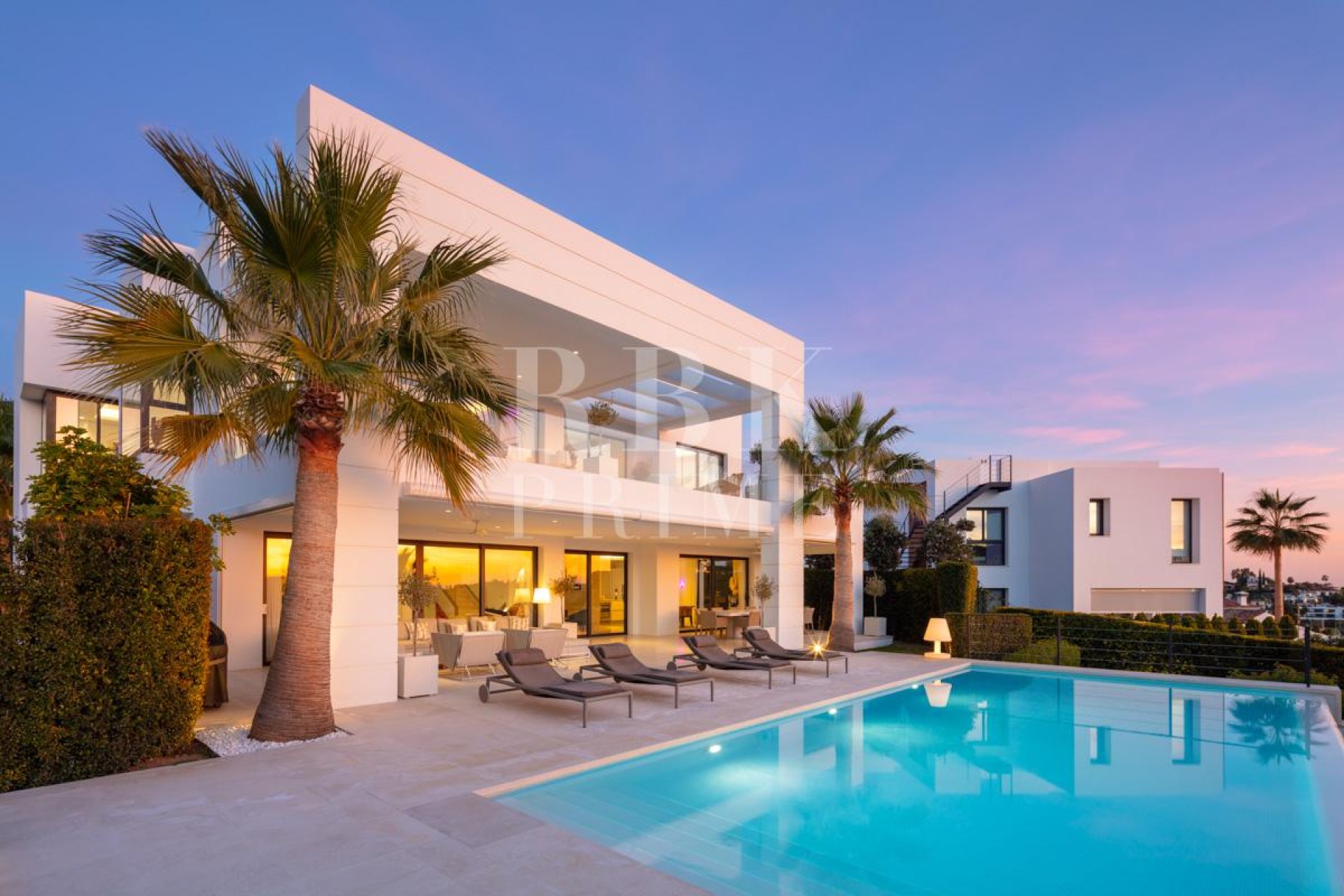 Resale - Villa -
Malaga - Nueva Andalucía