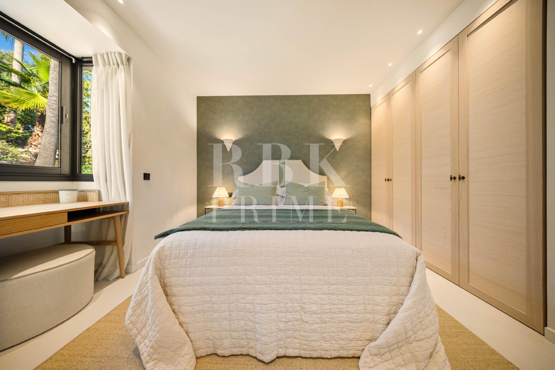 Resale - Villa -
Malaga - Nueva Andalucía