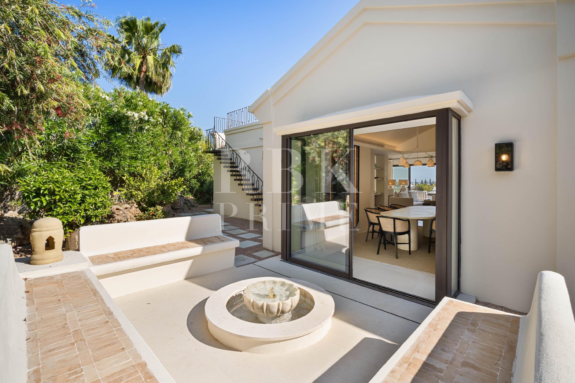Resale - Villa -
Malaga - Nueva Andalucía