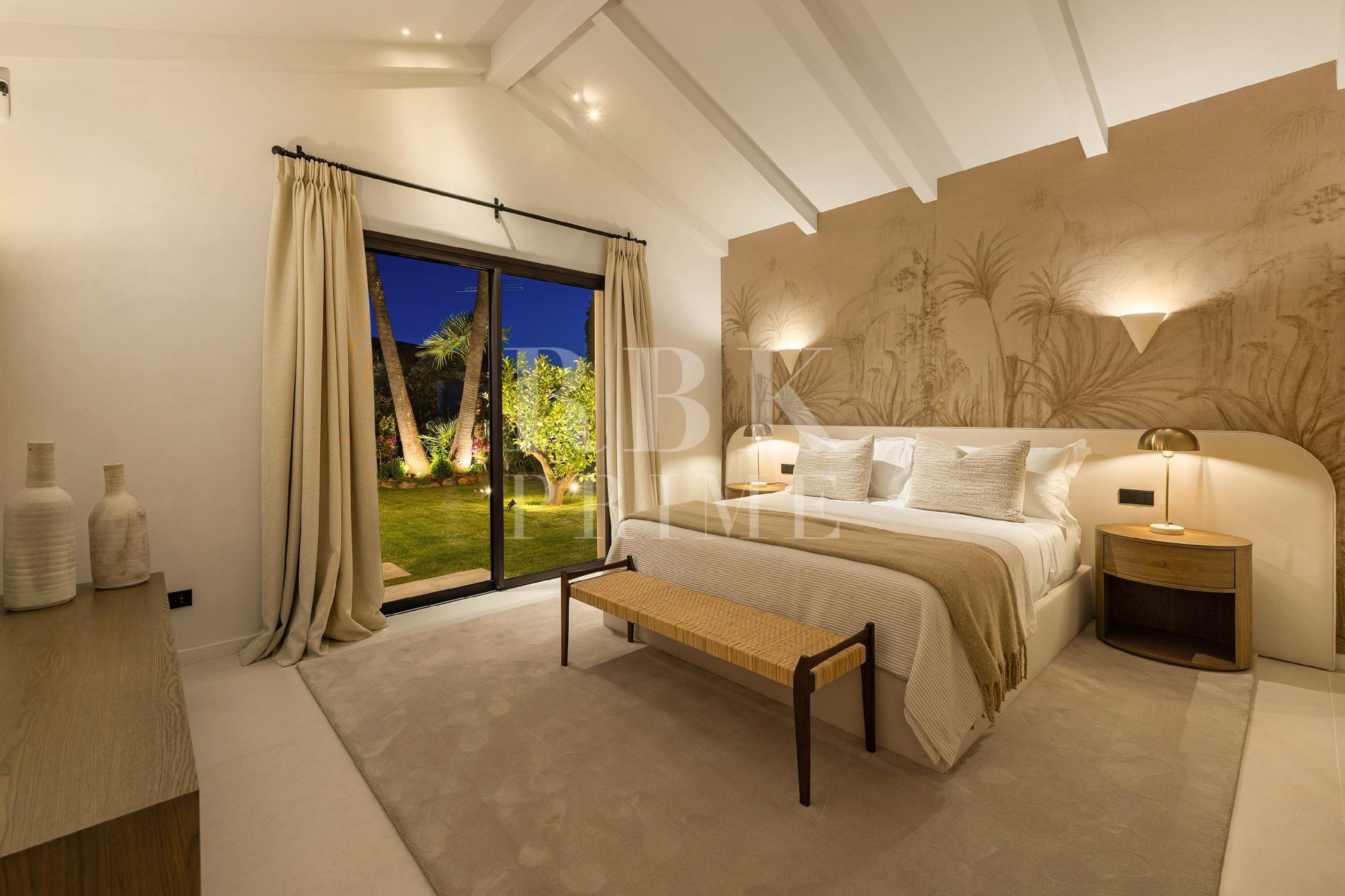 Resale - Villa -
Malaga - Nueva Andalucía