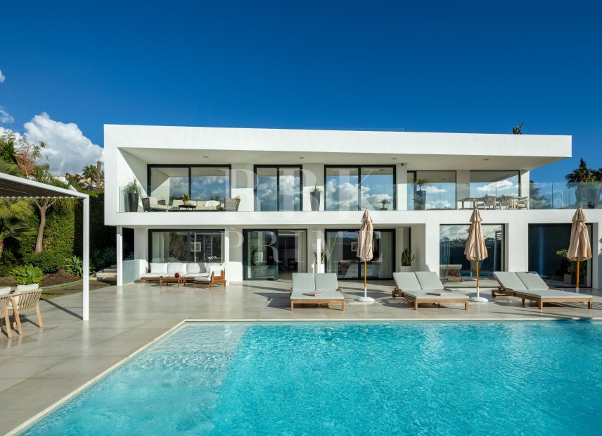 Resale - Villa -
Malaga - Nueva Andalucía