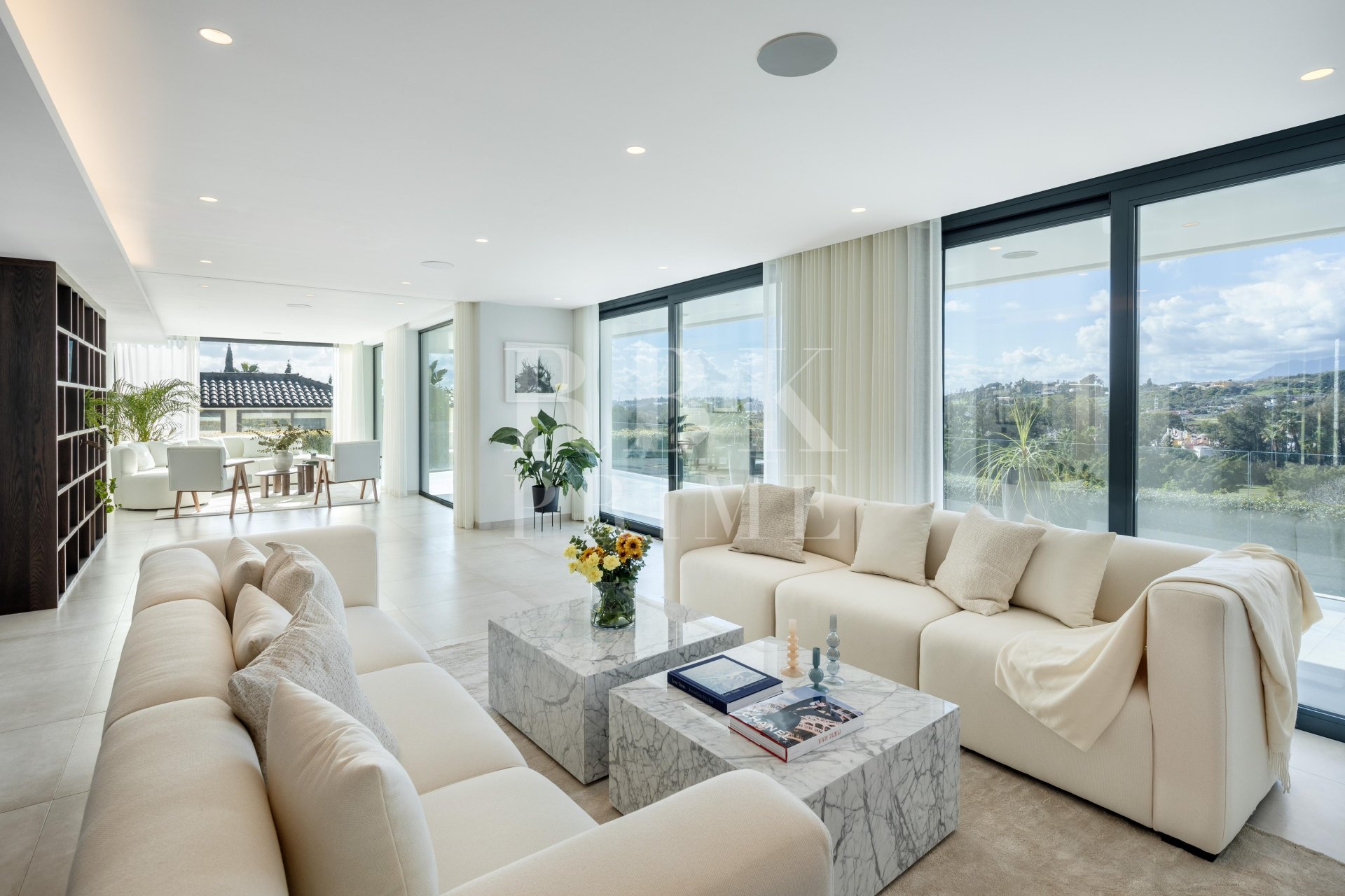 Resale - Villa -
Malaga - Nueva Andalucía
