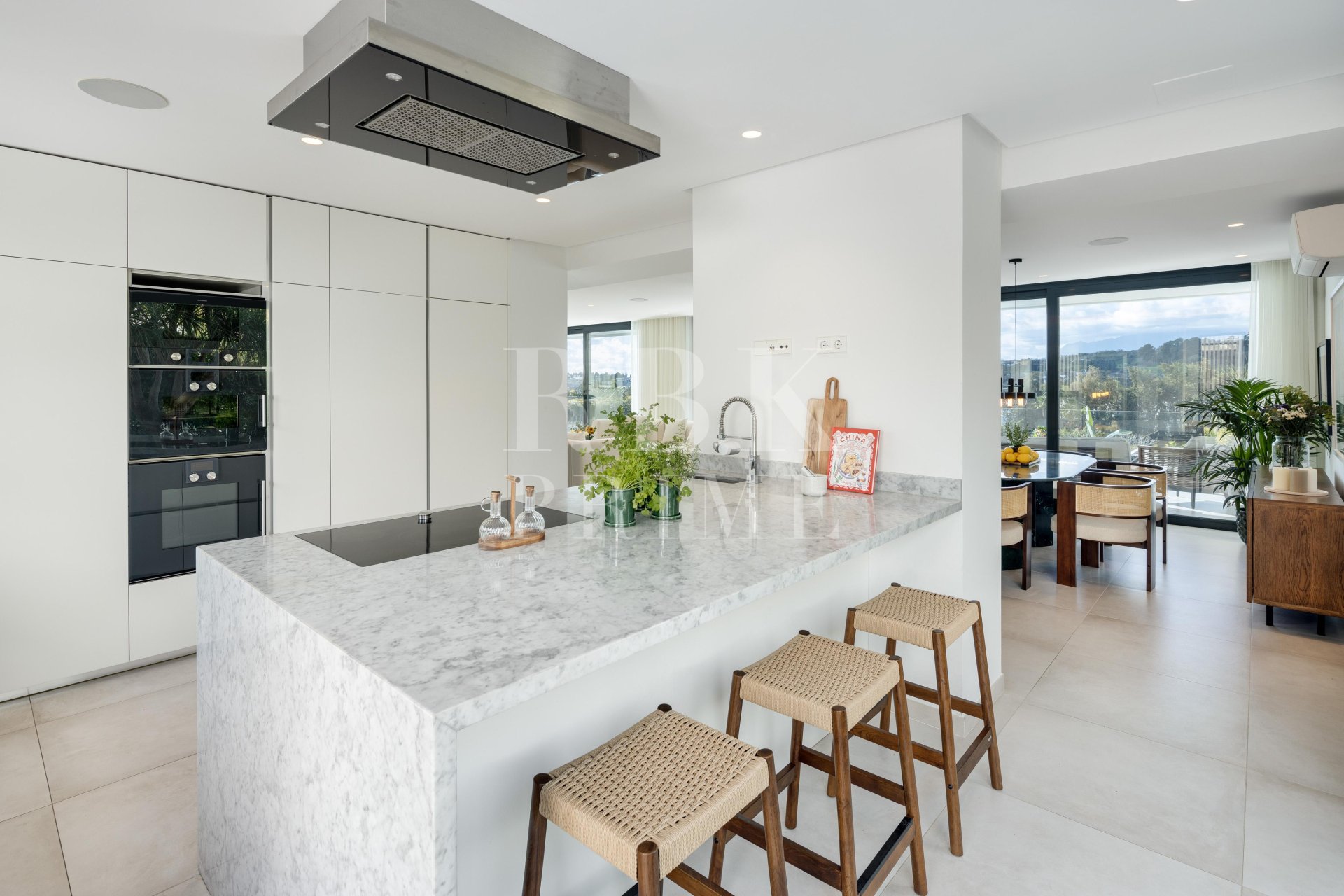 Resale - Villa -
Malaga - Nueva Andalucía
