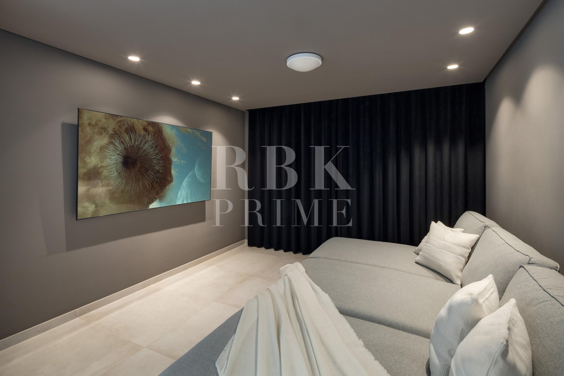 Resale - Villa -
Malaga - Nueva Andalucía