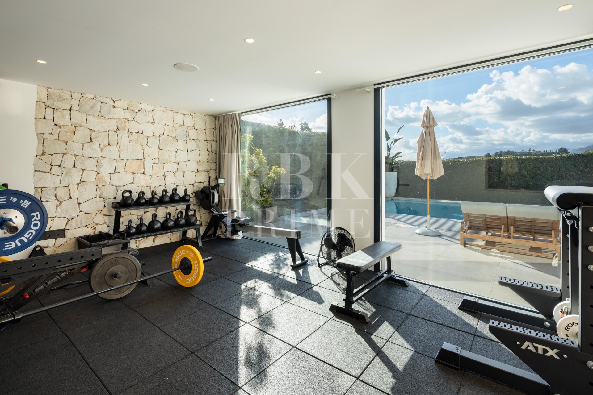 Resale - Villa -
Malaga - Nueva Andalucía