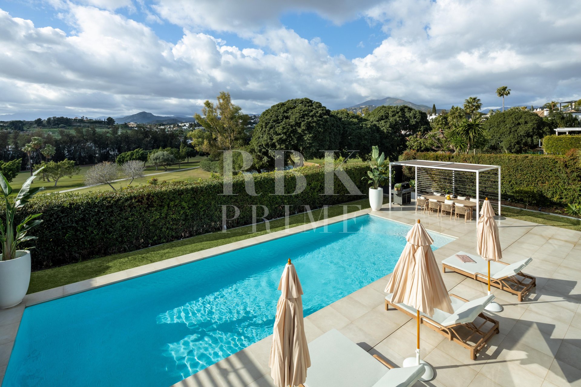 Resale - Villa -
Malaga - Nueva Andalucía