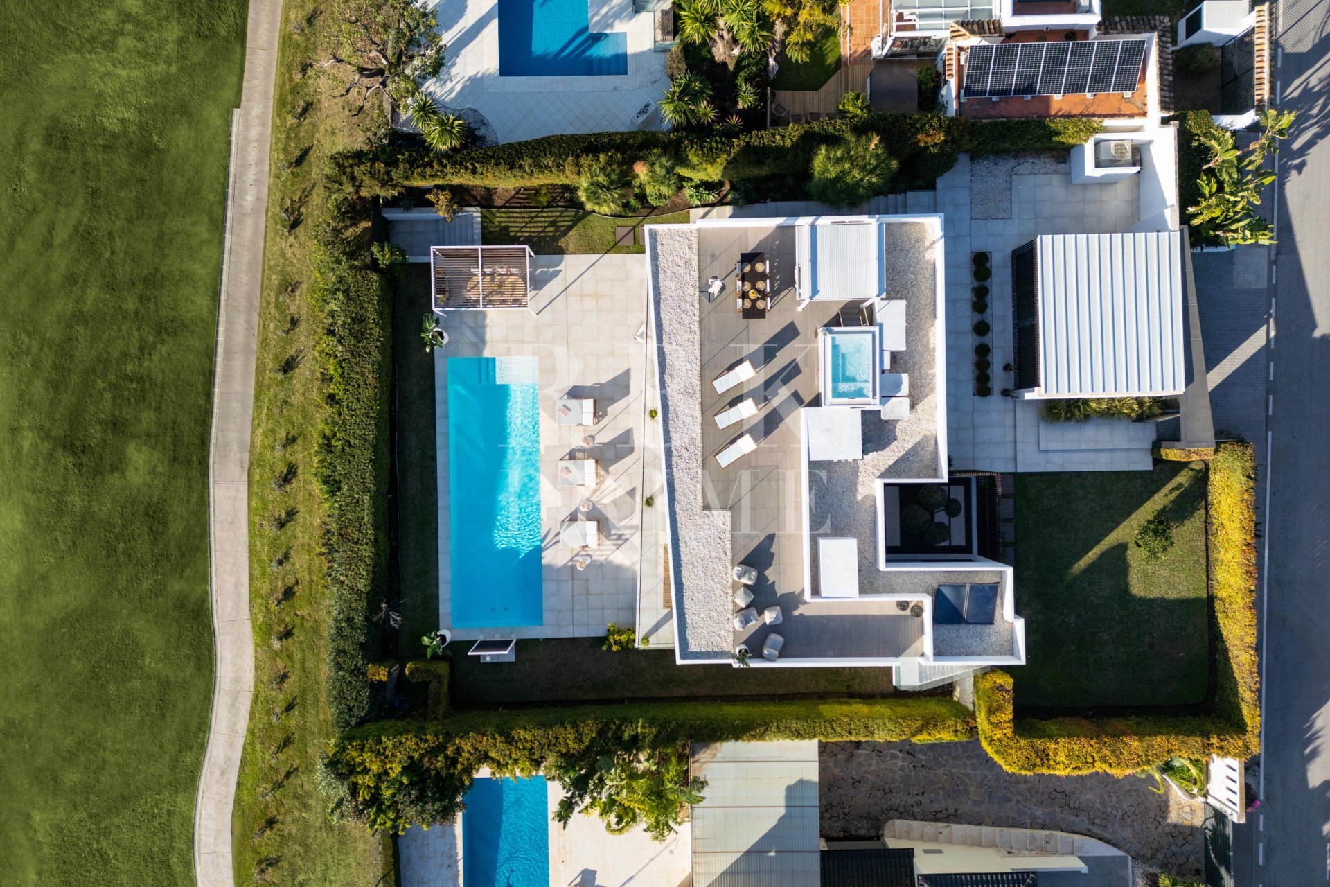 Resale - Villa -
Malaga - Nueva Andalucía