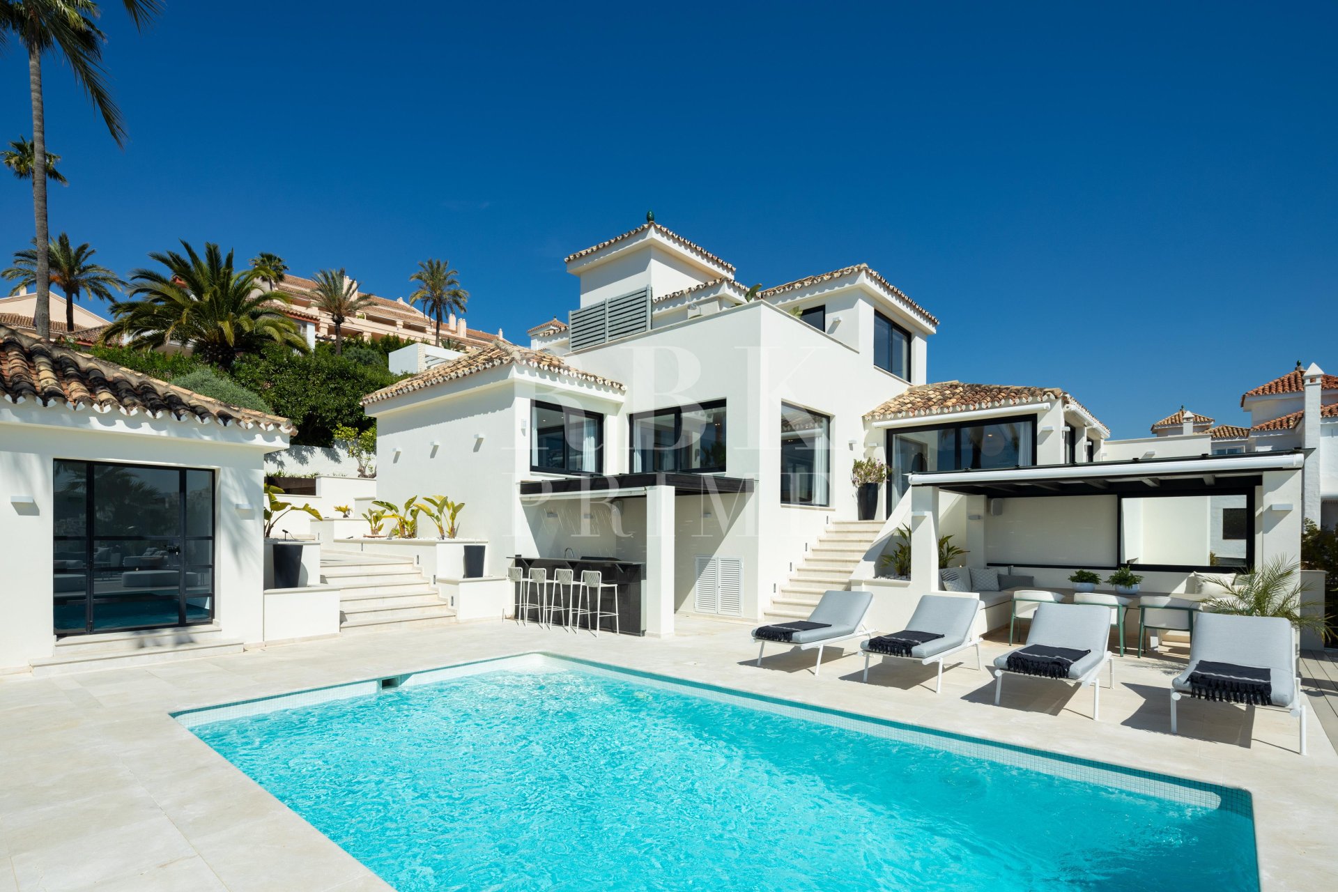 Resale - Villa -
Malaga - Nueva Andalucía