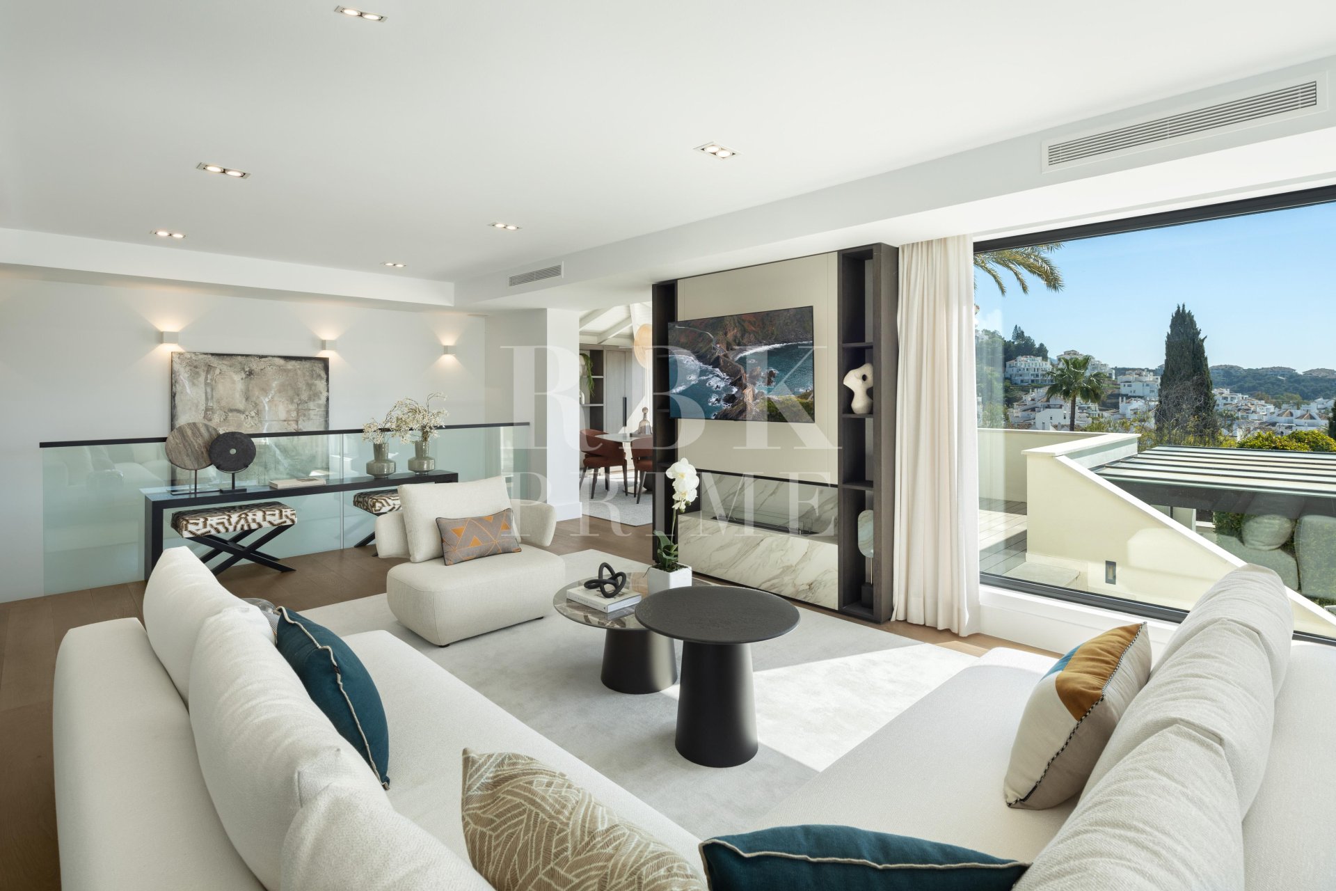 Resale - Villa -
Malaga - Nueva Andalucía