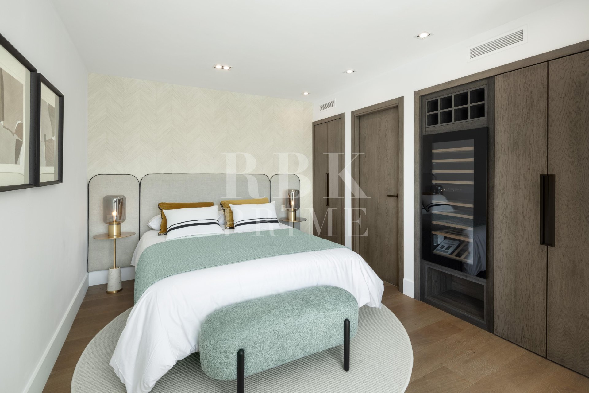Resale - Villa -
Malaga - Nueva Andalucía