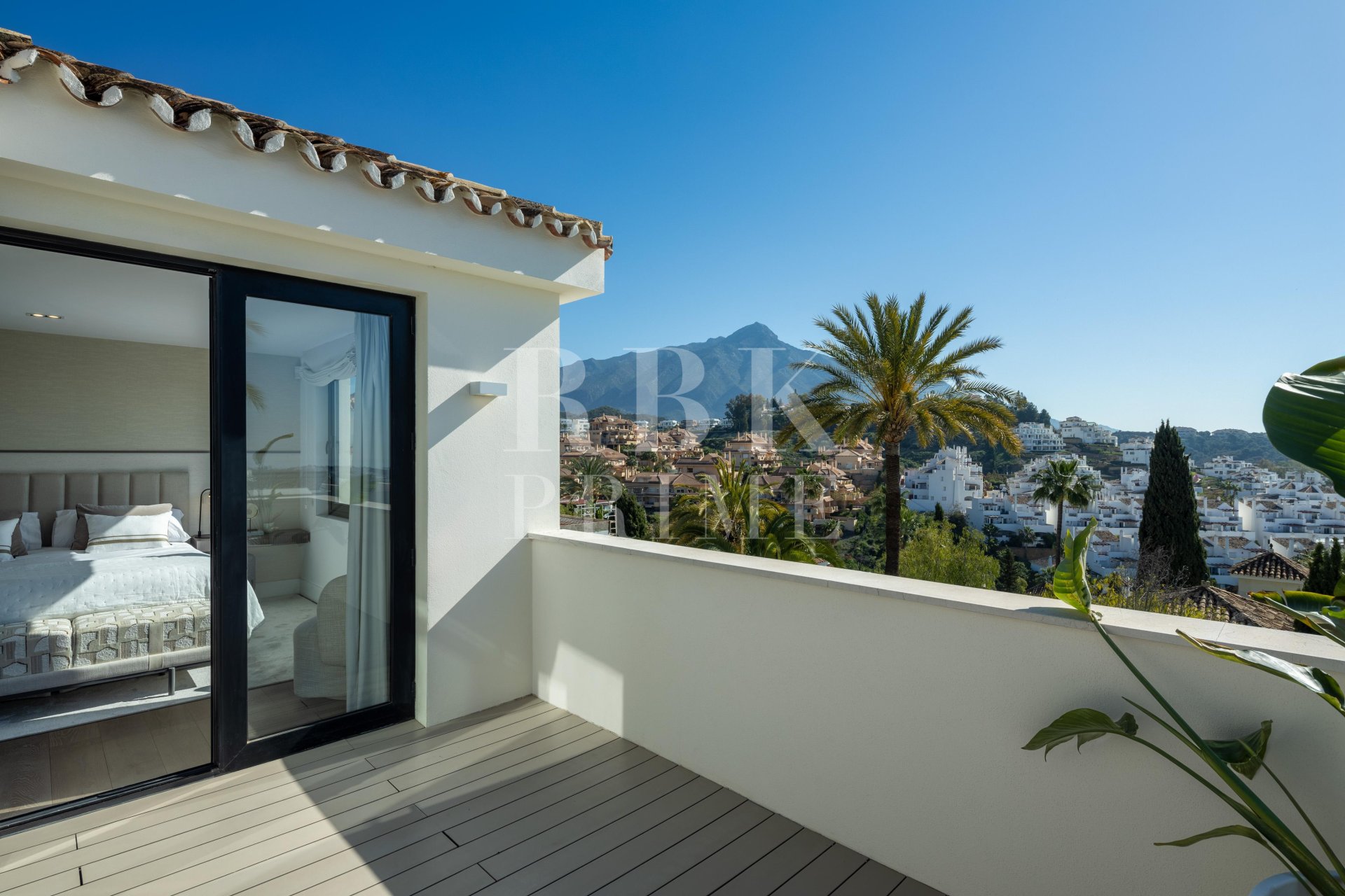 Resale - Villa -
Malaga - Nueva Andalucía