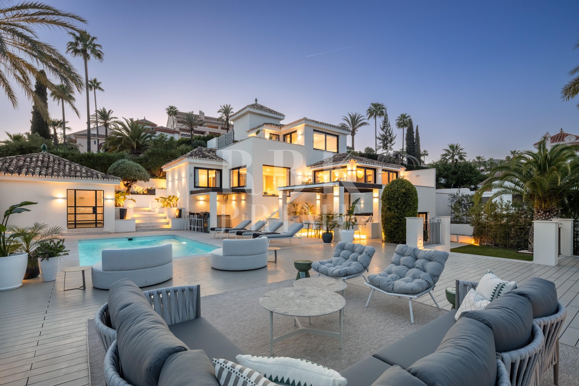 Resale - Villa -
Malaga - Nueva Andalucía