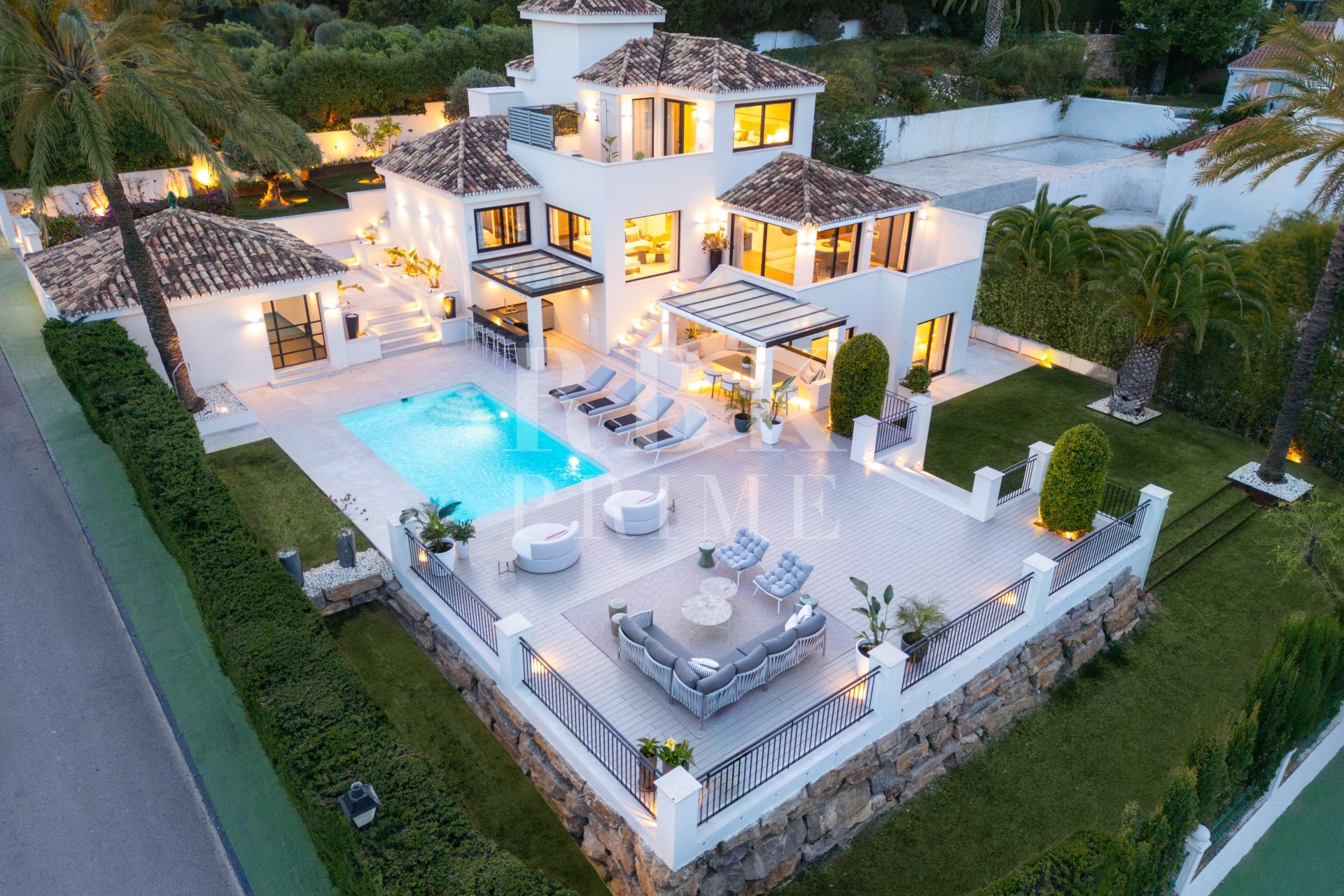 Resale - Villa -
Malaga - Nueva Andalucía
