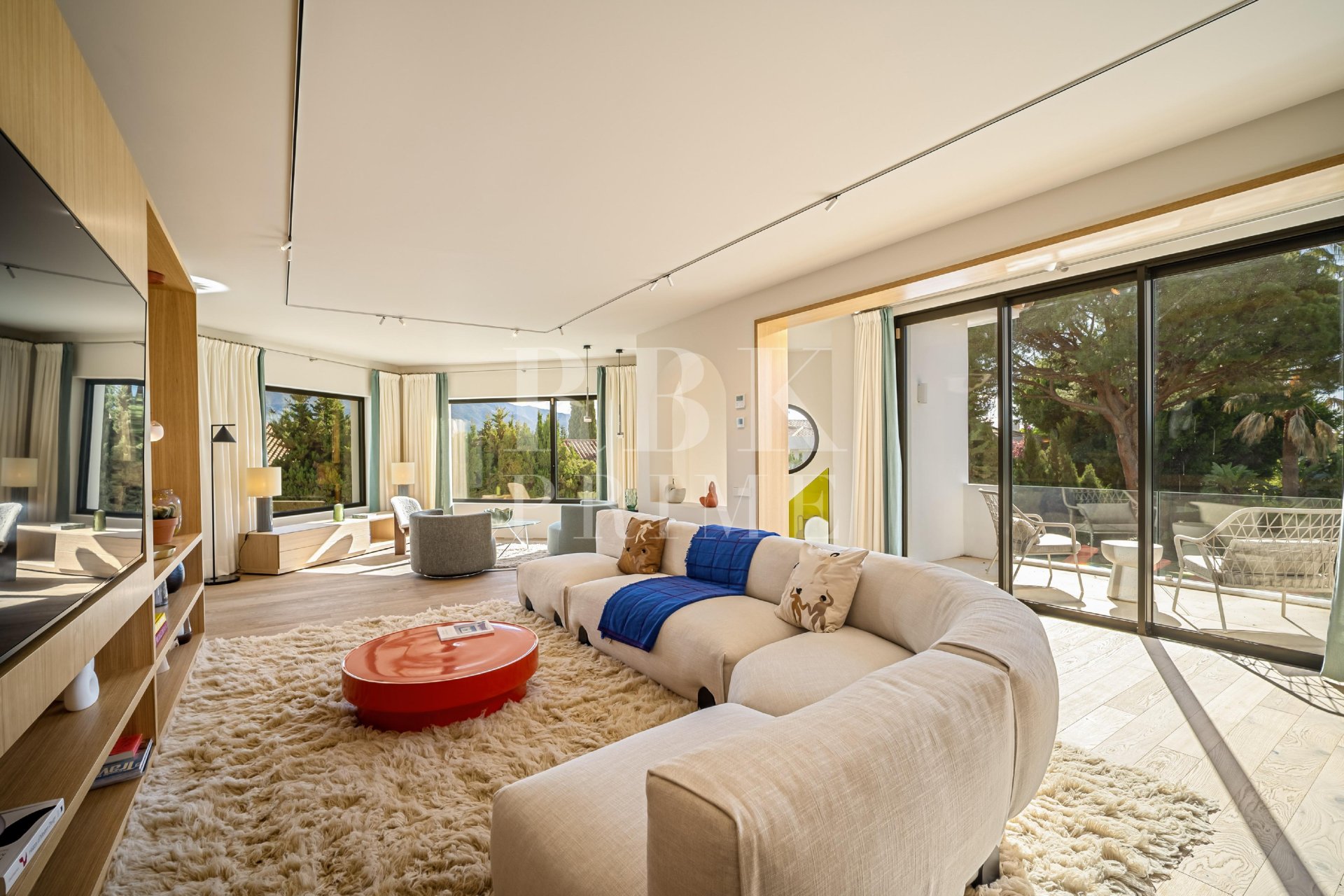 Resale - Villa -
Malaga - Nueva Andalucía