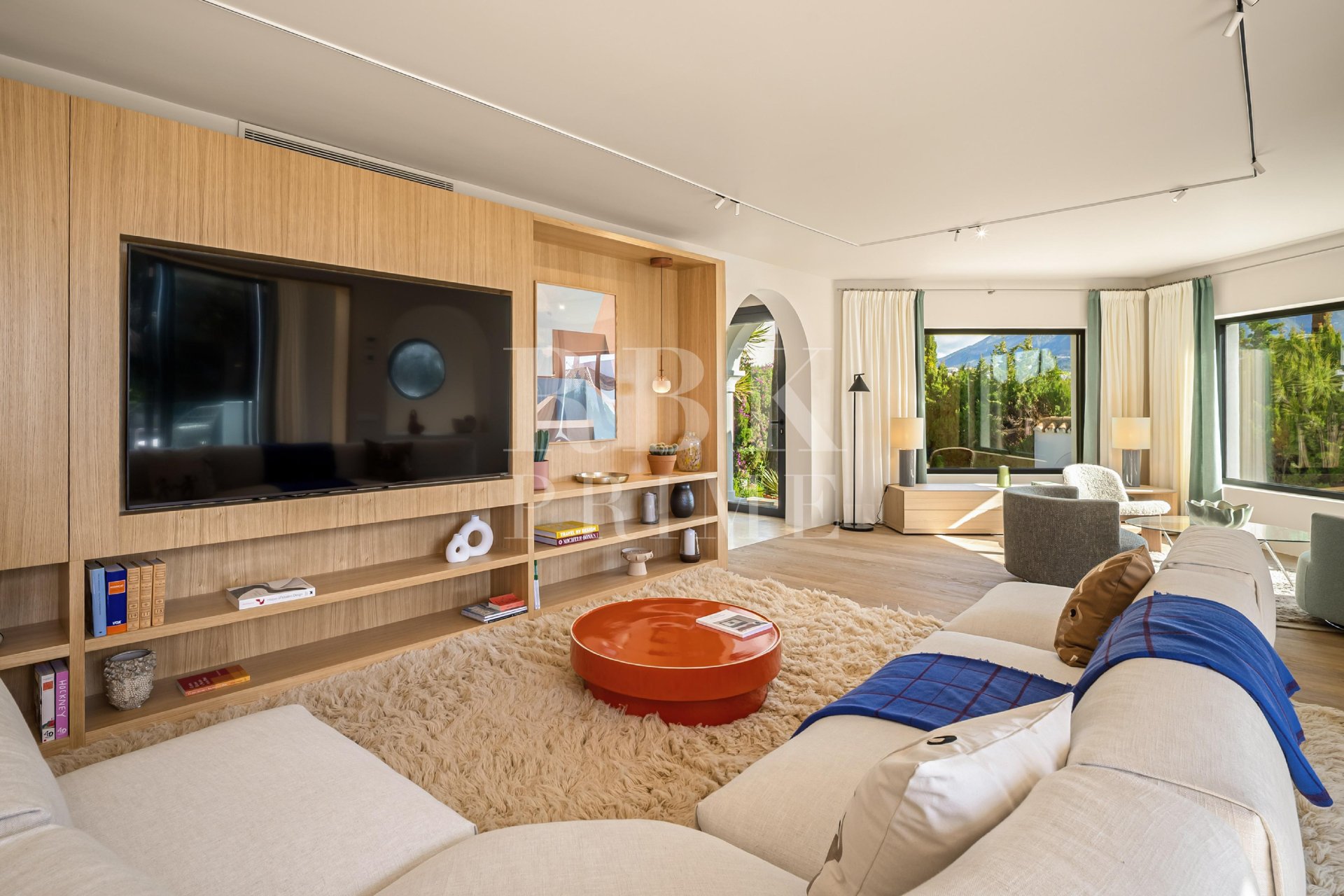 Resale - Villa -
Malaga - Nueva Andalucía