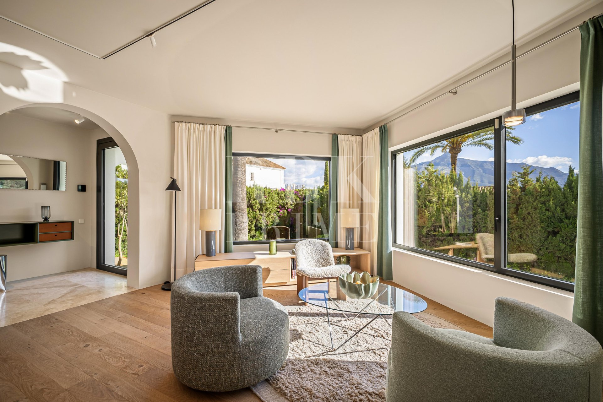 Resale - Villa -
Malaga - Nueva Andalucía