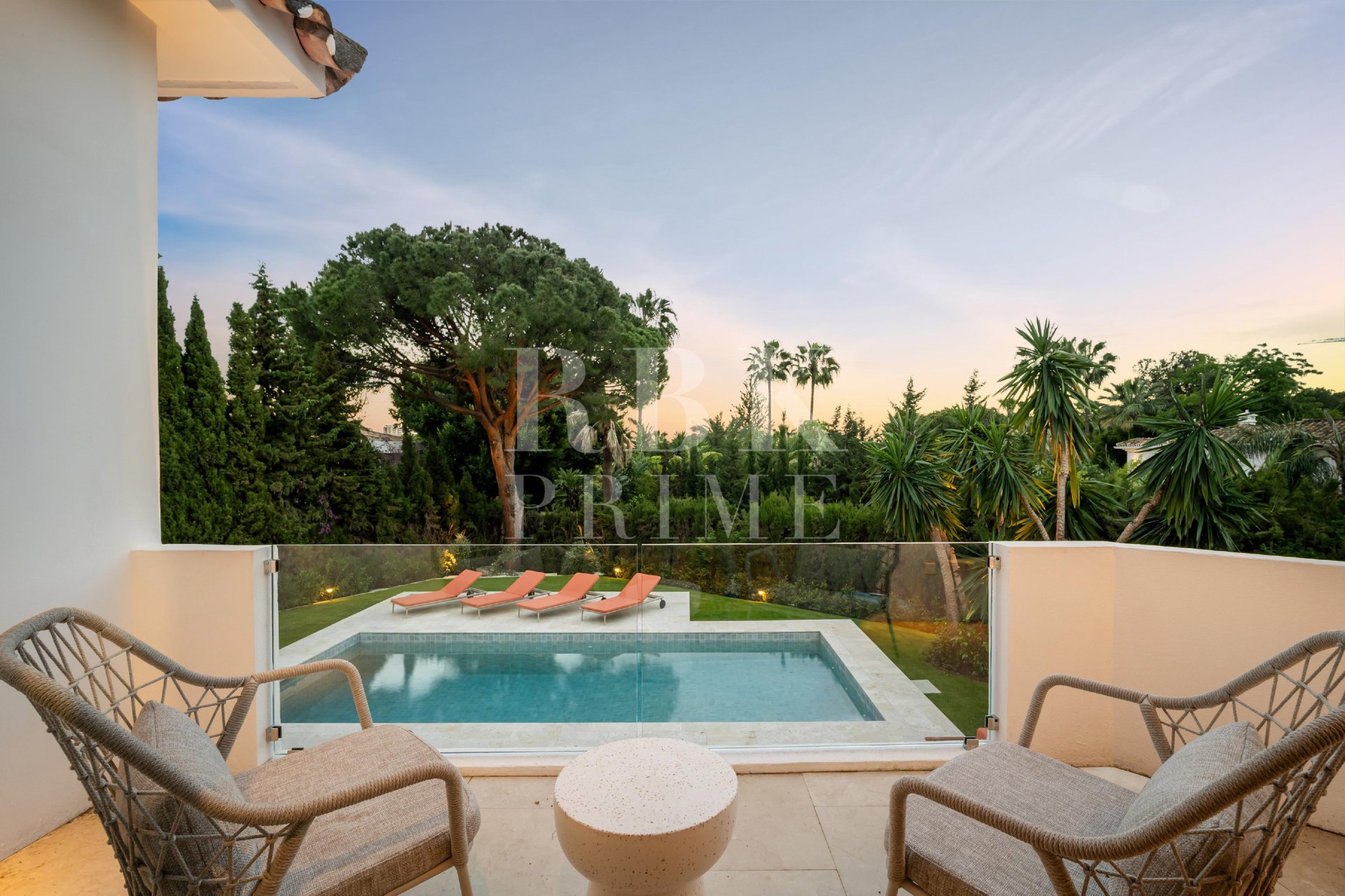 Resale - Villa -
Malaga - Nueva Andalucía