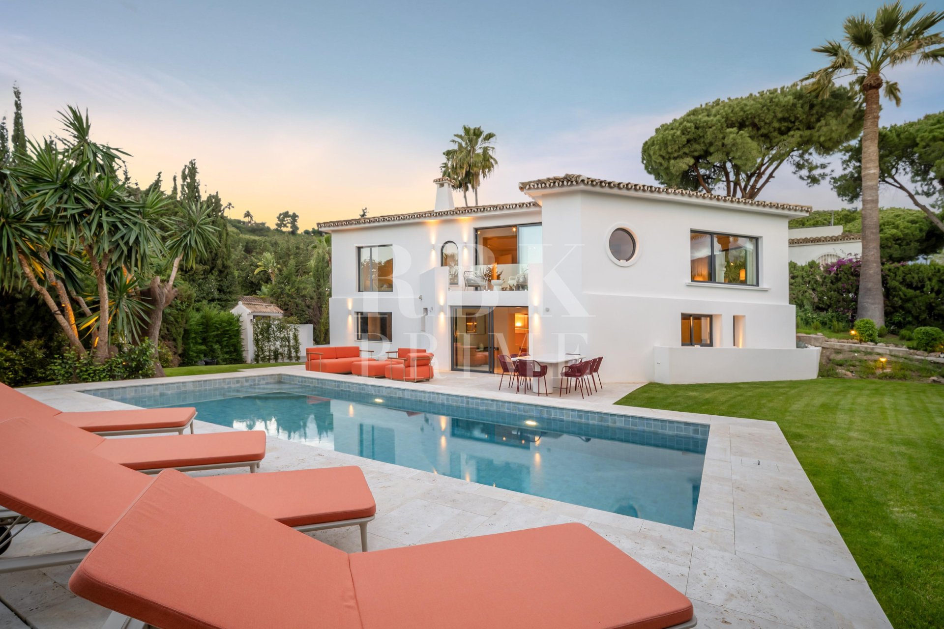 Resale - Villa -
Malaga - Nueva Andalucía