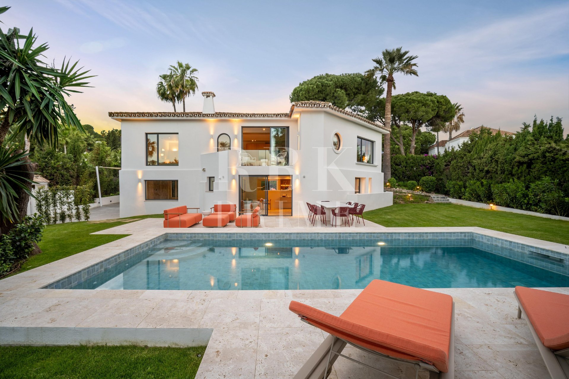 Resale - Villa -
Malaga - Nueva Andalucía