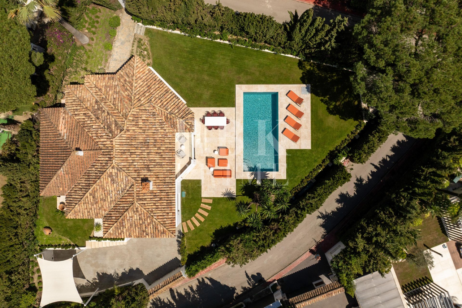 Resale - Villa -
Malaga - Nueva Andalucía