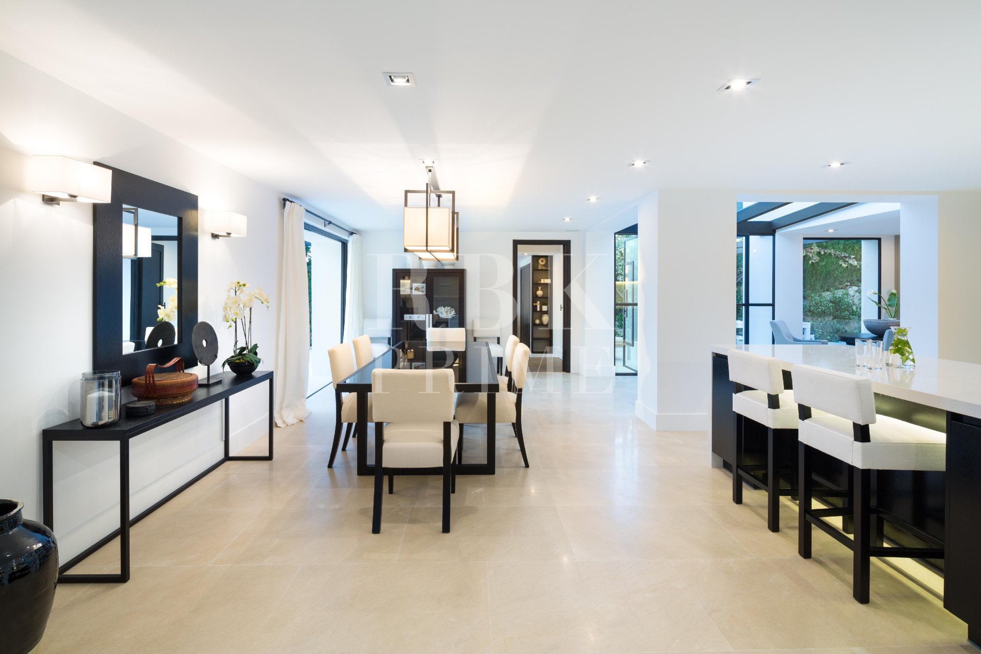 Resale - Villa -
Malaga - Nueva Andalucía