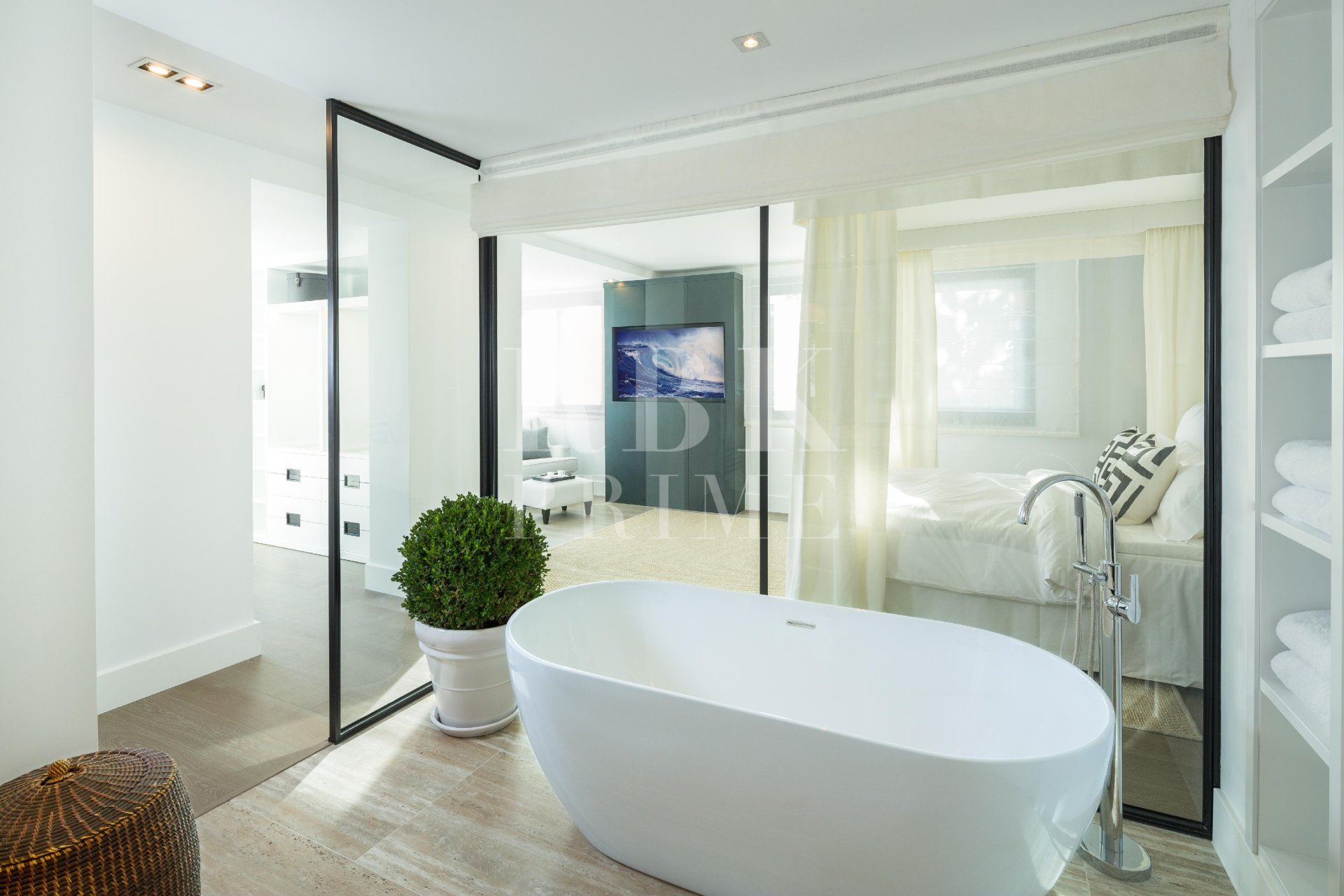 Resale - Villa -
Malaga - Nueva Andalucía