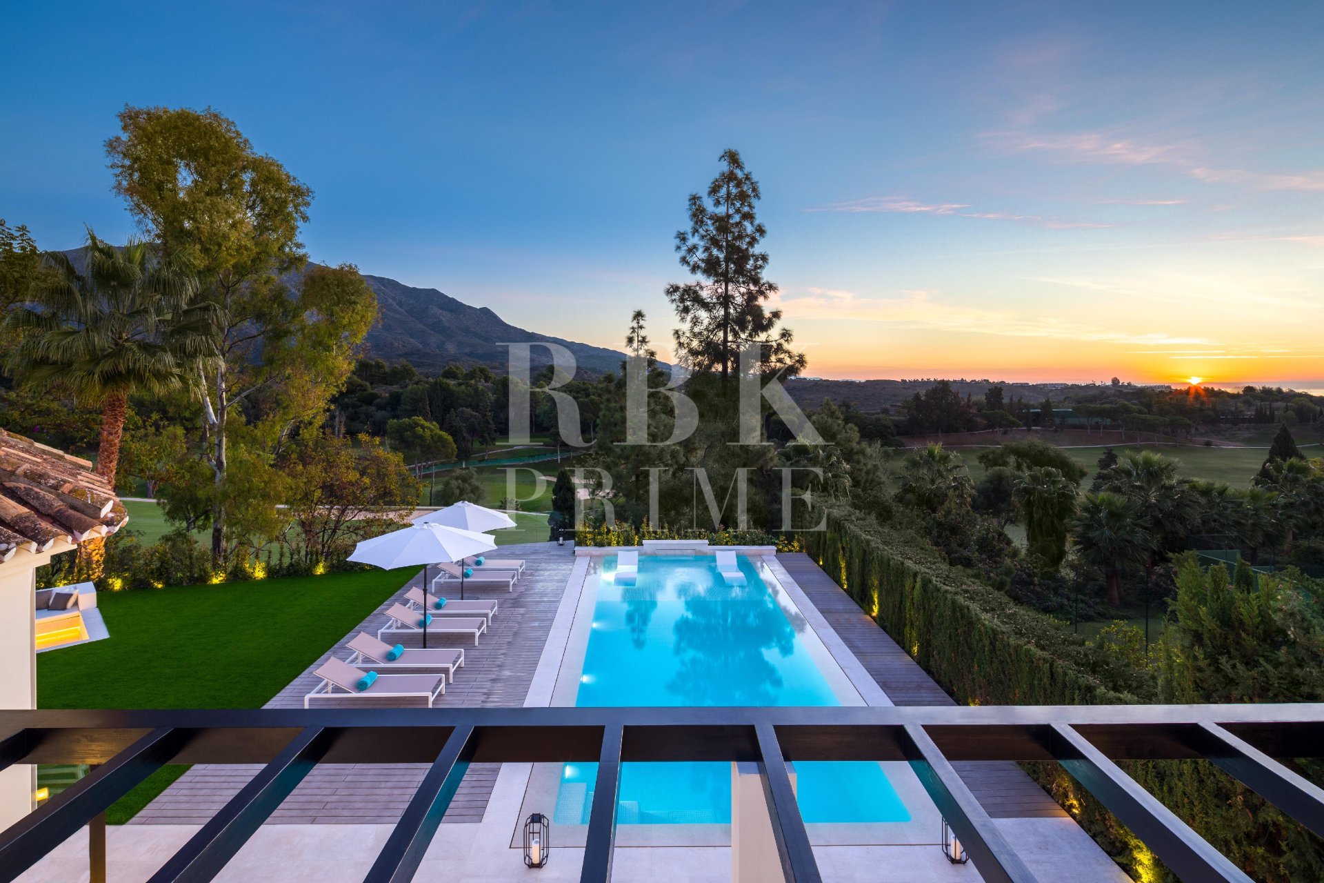 Resale - Villa -
Malaga - Nueva Andalucía