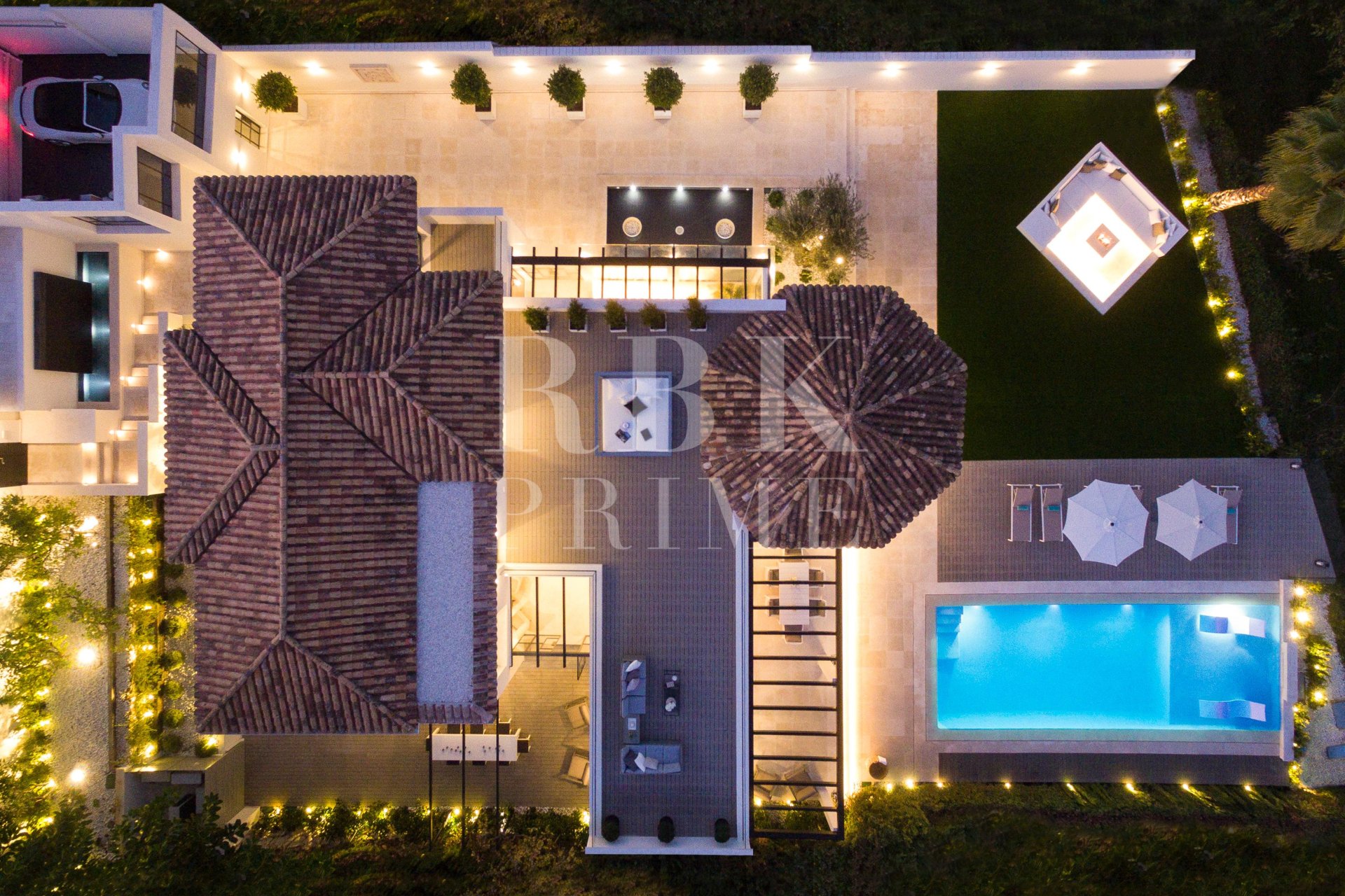 Resale - Villa -
Malaga - Nueva Andalucía